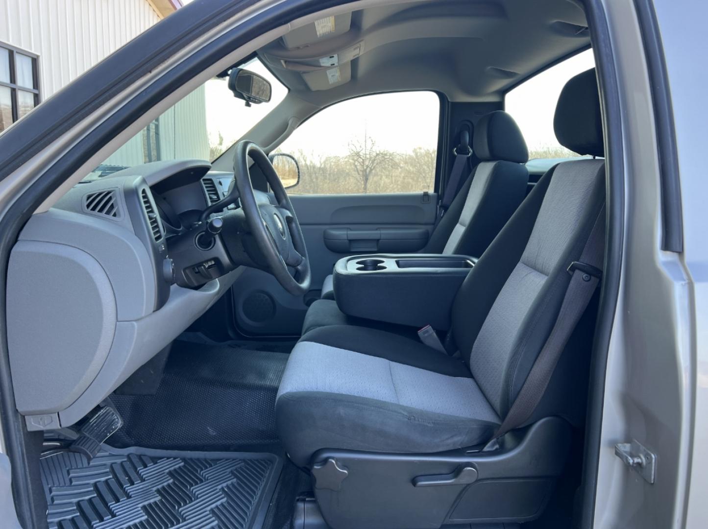 2008 TAN /Black/Gray Cloth CHEVROLET SILVERADO 1500 (1GCEC14X68Z) with an 4.3L engine, Automatic transmission, located at 2990 Old Orchard Rd., Jackson, MO, 63755, 37.354214, -89.612106 - Photo#10