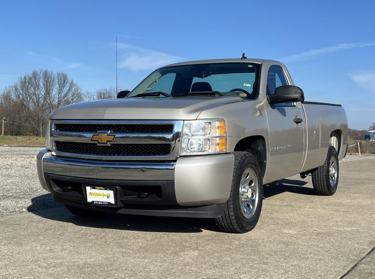 2008 TAN /Black/Gray Cloth CHEVROLET SILVERADO 1500 (1GCEC14X68Z) with an 4.3L engine, Automatic transmission, located at 2990 Old Orchard Rd., Jackson, MO, 63755, 37.354214, -89.612106 - Photo#2