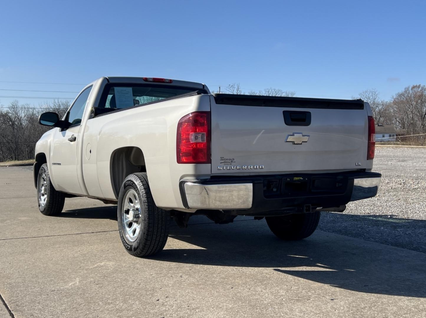 2008 TAN /Black/Gray Cloth CHEVROLET SILVERADO 1500 (1GCEC14X68Z) with an 4.3L engine, Automatic transmission, located at 2990 Old Orchard Rd., Jackson, MO, 63755, 37.354214, -89.612106 - Photo#6