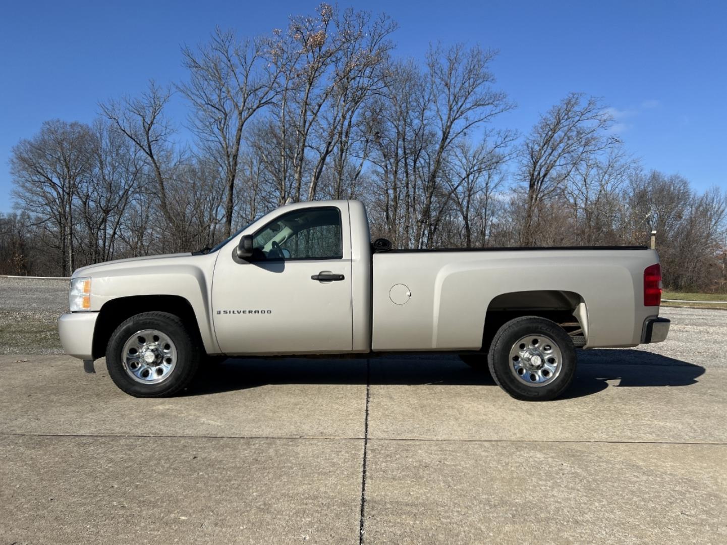 2008 TAN /Black/Gray Cloth CHEVROLET SILVERADO 1500 (1GCEC14X68Z) with an 4.3L engine, Automatic transmission, located at 2990 Old Orchard Rd., Jackson, MO, 63755, 37.354214, -89.612106 - Photo#3