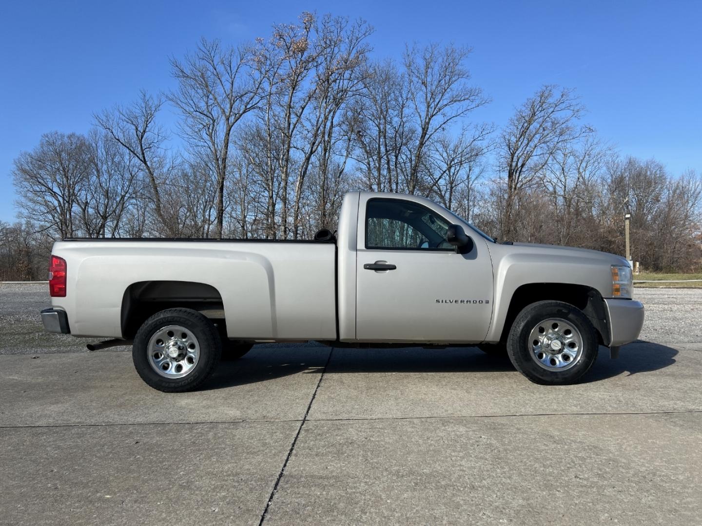 2008 TAN /Black/Gray Cloth CHEVROLET SILVERADO 1500 (1GCEC14X68Z) with an 4.3L engine, Automatic transmission, located at 2990 Old Orchard Rd., Jackson, MO, 63755, 37.354214, -89.612106 - Photo#4