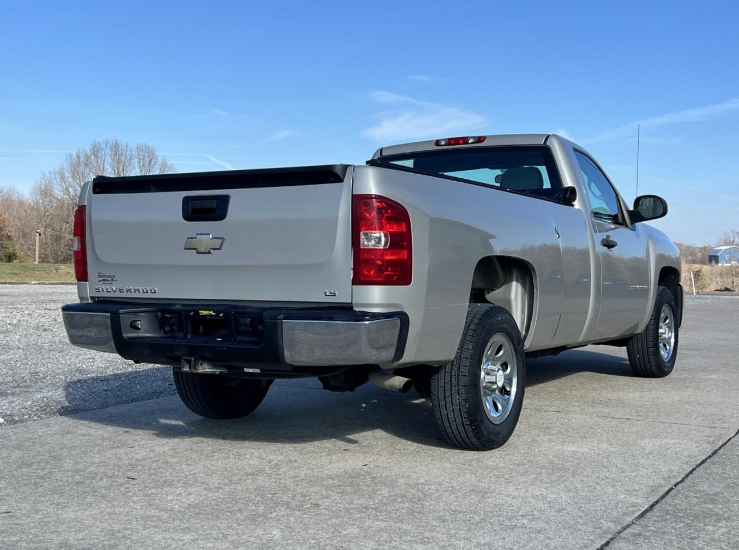 2008 TAN /Black/Gray Cloth CHEVROLET SILVERADO 1500 (1GCEC14X68Z) with an 4.3L engine, Automatic transmission, located at 2990 Old Orchard Rd., Jackson, MO, 63755, 37.354214, -89.612106 - Photo#5