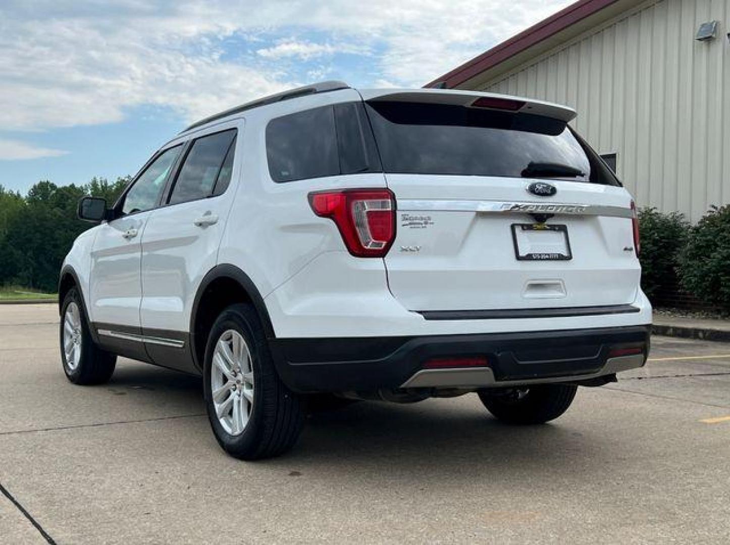 2019 WHITE /Black FORD EXPLORER XLT (1FM5K8D84KG) with an 3.5L engine, Automatic transmission, located at 2990 Old Orchard Rd., Jackson, MO, 63755, 37.354214, -89.612106 - Photo#8