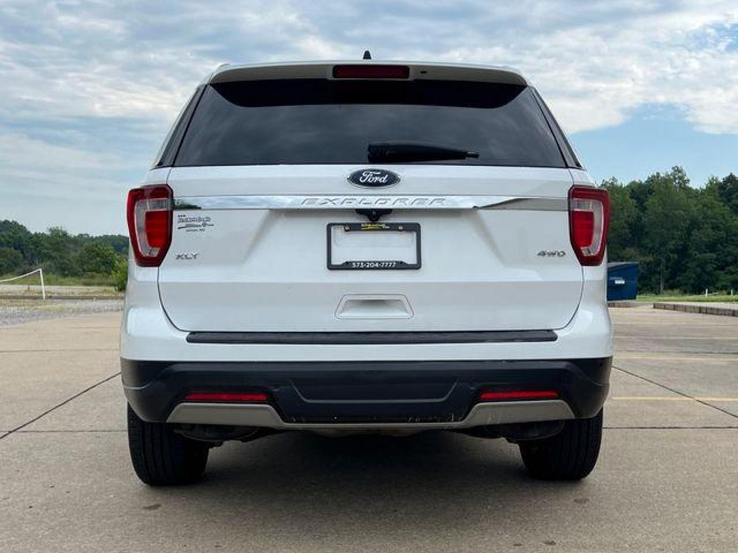 2019 WHITE /Black FORD EXPLORER XLT (1FM5K8D84KG) with an 3.5L engine, Automatic transmission, located at 2990 Old Orchard Rd., Jackson, MO, 63755, 37.354214, -89.612106 - Photo#9