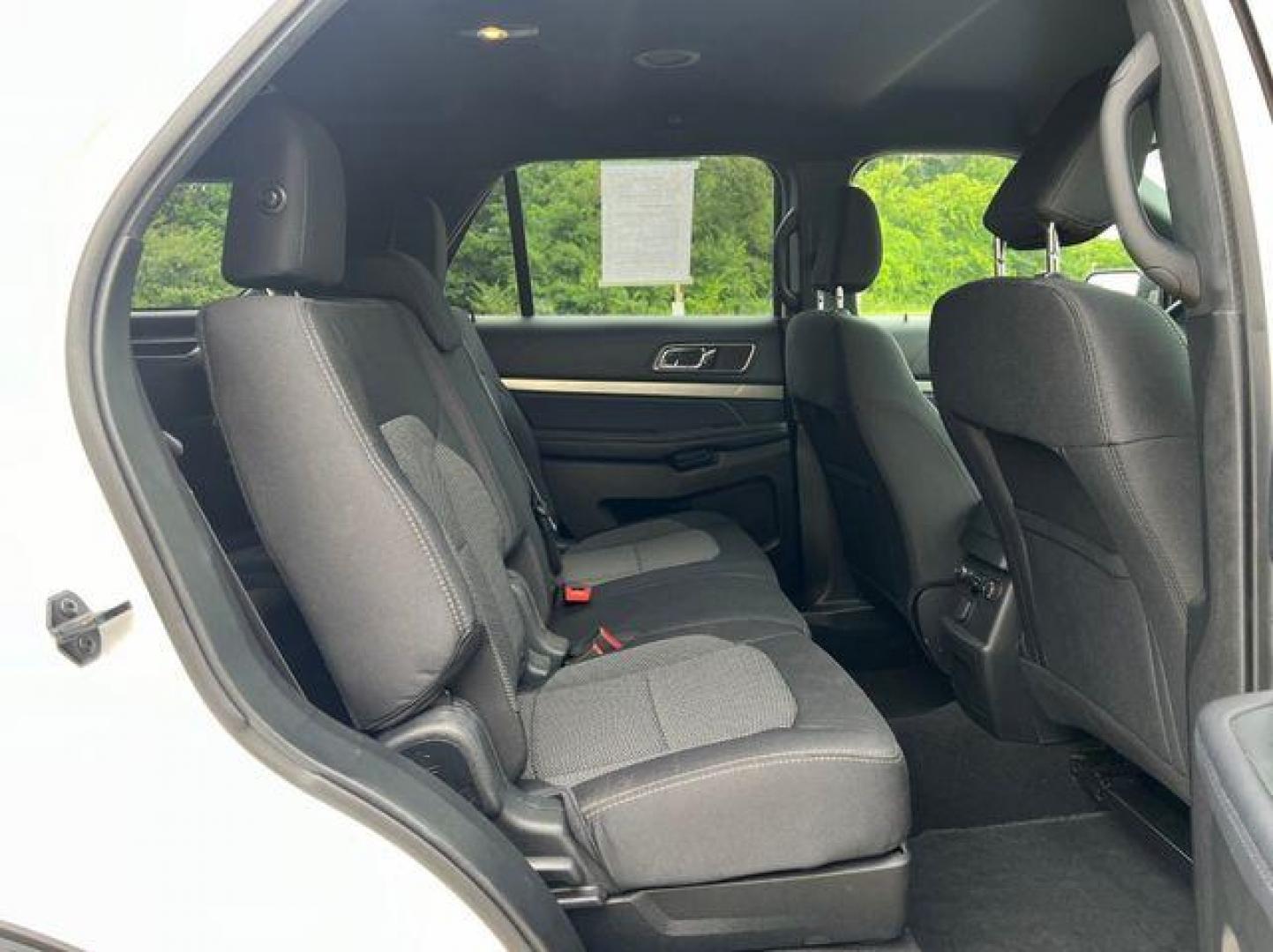 2019 WHITE /Black FORD EXPLORER XLT (1FM5K8D84KG) with an 3.5L engine, Automatic transmission, located at 2990 Old Orchard Rd., Jackson, MO, 63755, 37.354214, -89.612106 - Photo#18