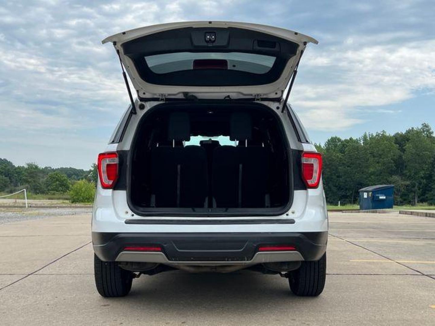 2019 WHITE /Black FORD EXPLORER XLT (1FM5K8D84KG) with an 3.5L engine, Automatic transmission, located at 2990 Old Orchard Rd., Jackson, MO, 63755, 37.354214, -89.612106 - Photo#20