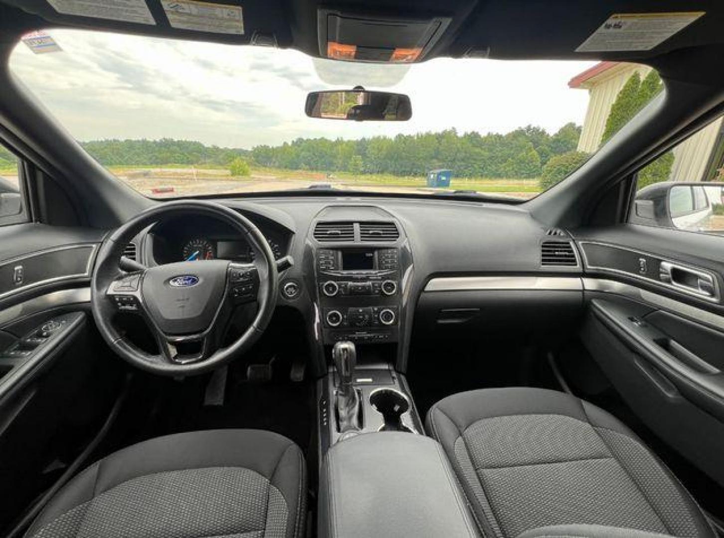 2019 WHITE /Black FORD EXPLORER XLT (1FM5K8D84KG) with an 3.5L engine, Automatic transmission, located at 2990 Old Orchard Rd., Jackson, MO, 63755, 37.354214, -89.612106 - Photo#22