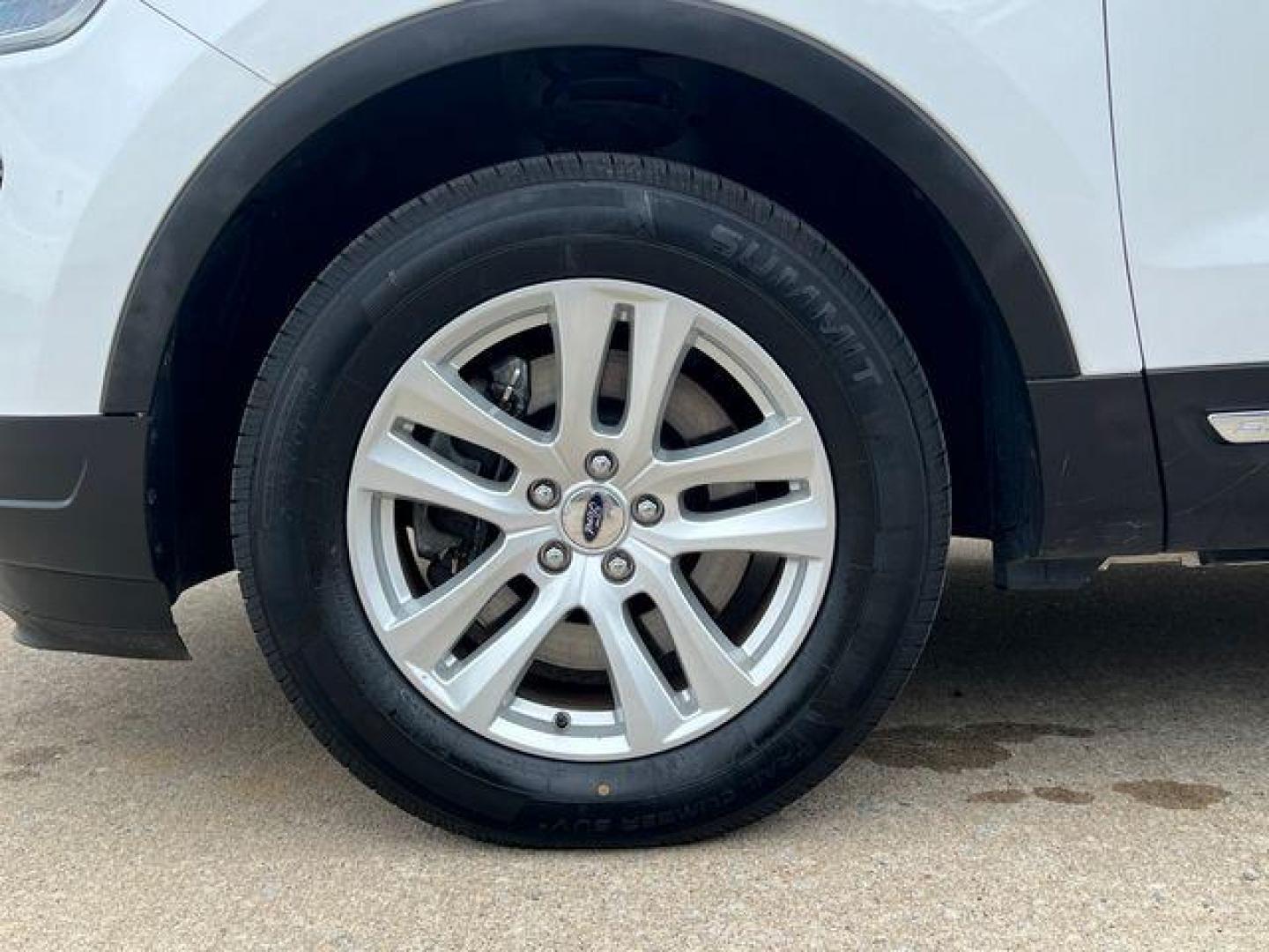 2019 WHITE /Black FORD EXPLORER XLT (1FM5K8D84KG) with an 3.5L engine, Automatic transmission, located at 2990 Old Orchard Rd., Jackson, MO, 63755, 37.354214, -89.612106 - Photo#38