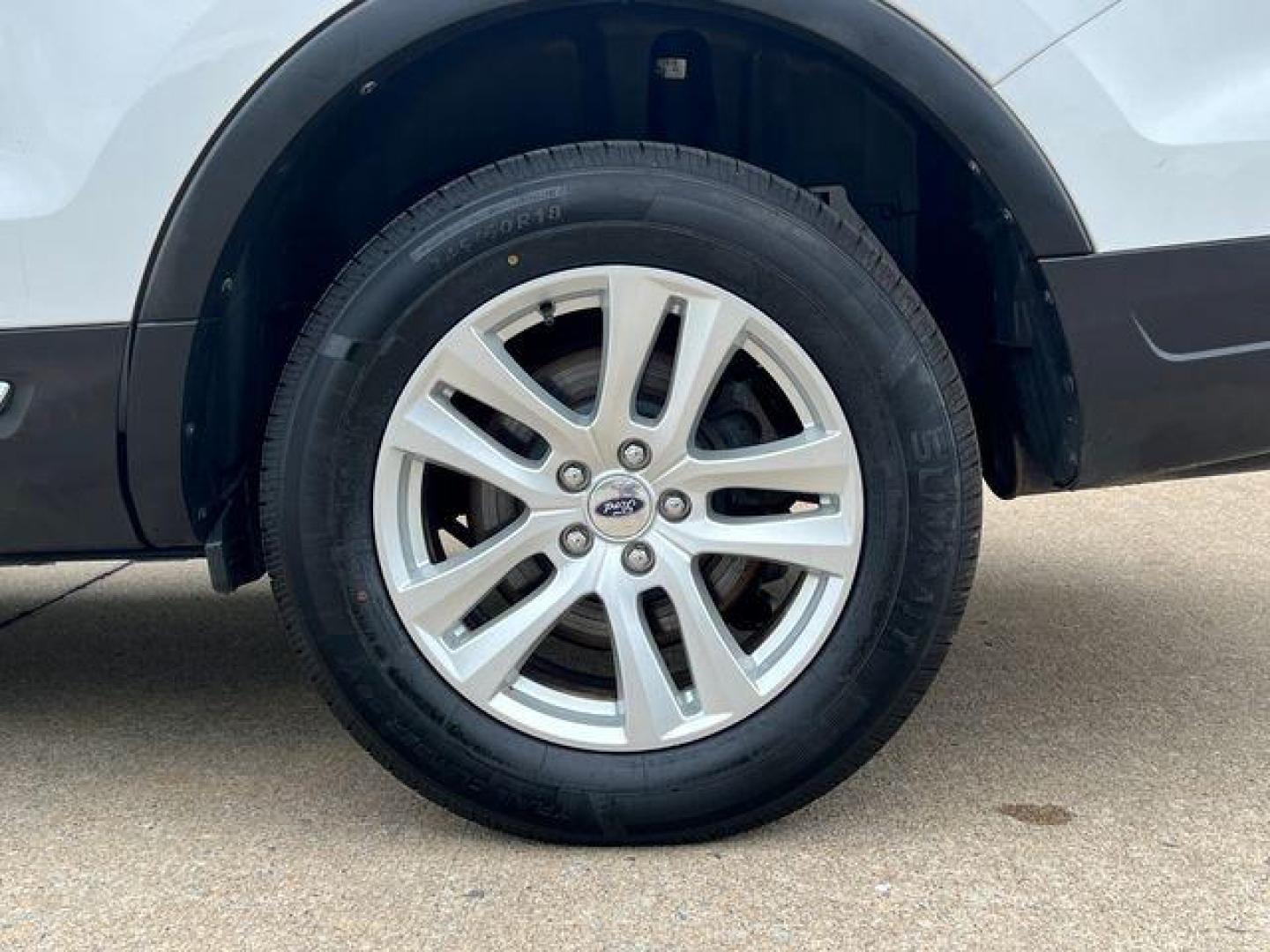 2019 WHITE /Black FORD EXPLORER XLT (1FM5K8D84KG) with an 3.5L engine, Automatic transmission, located at 2990 Old Orchard Rd., Jackson, MO, 63755, 37.354214, -89.612106 - Photo#40