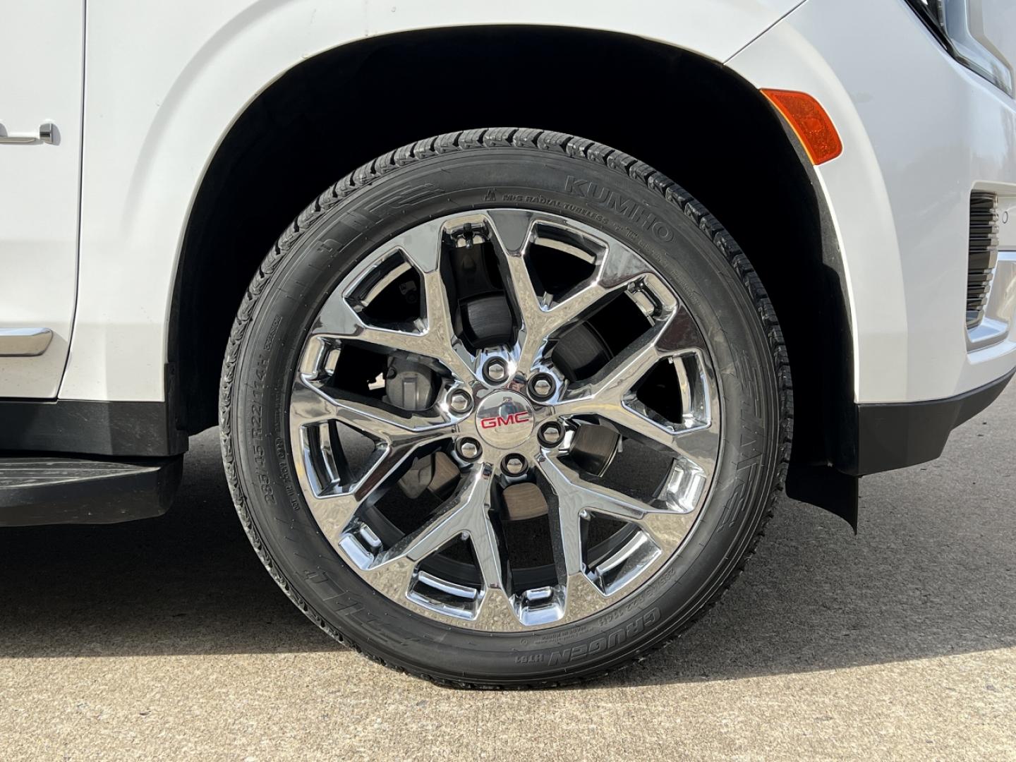 2023 WHITE GMC YUKON DENALI (1GKS2DKL2PR) with an 6.2L engine, Automatic transmission, located at 2990 Old Orchard Rd., Jackson, MO, 63755, 37.354214, -89.612106 - Photo#46