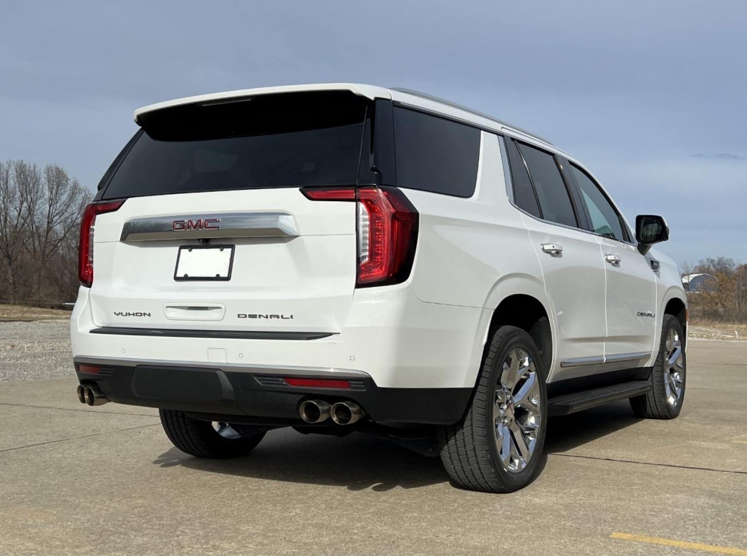 2023 WHITE GMC YUKON DENALI (1GKS2DKL2PR) with an 6.2L engine, Automatic transmission, located at 2990 Old Orchard Rd., Jackson, MO, 63755, 37.354214, -89.612106 - Photo#13