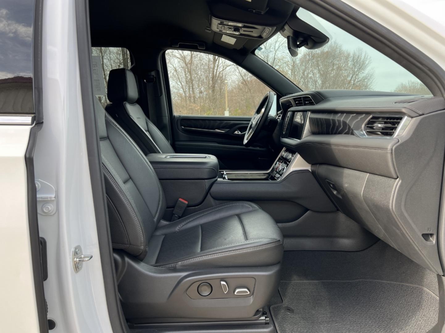 2023 WHITE GMC YUKON DENALI (1GKS2DKL2PR) with an 6.2L engine, Automatic transmission, located at 2990 Old Orchard Rd., Jackson, MO, 63755, 37.354214, -89.612106 - Photo#20