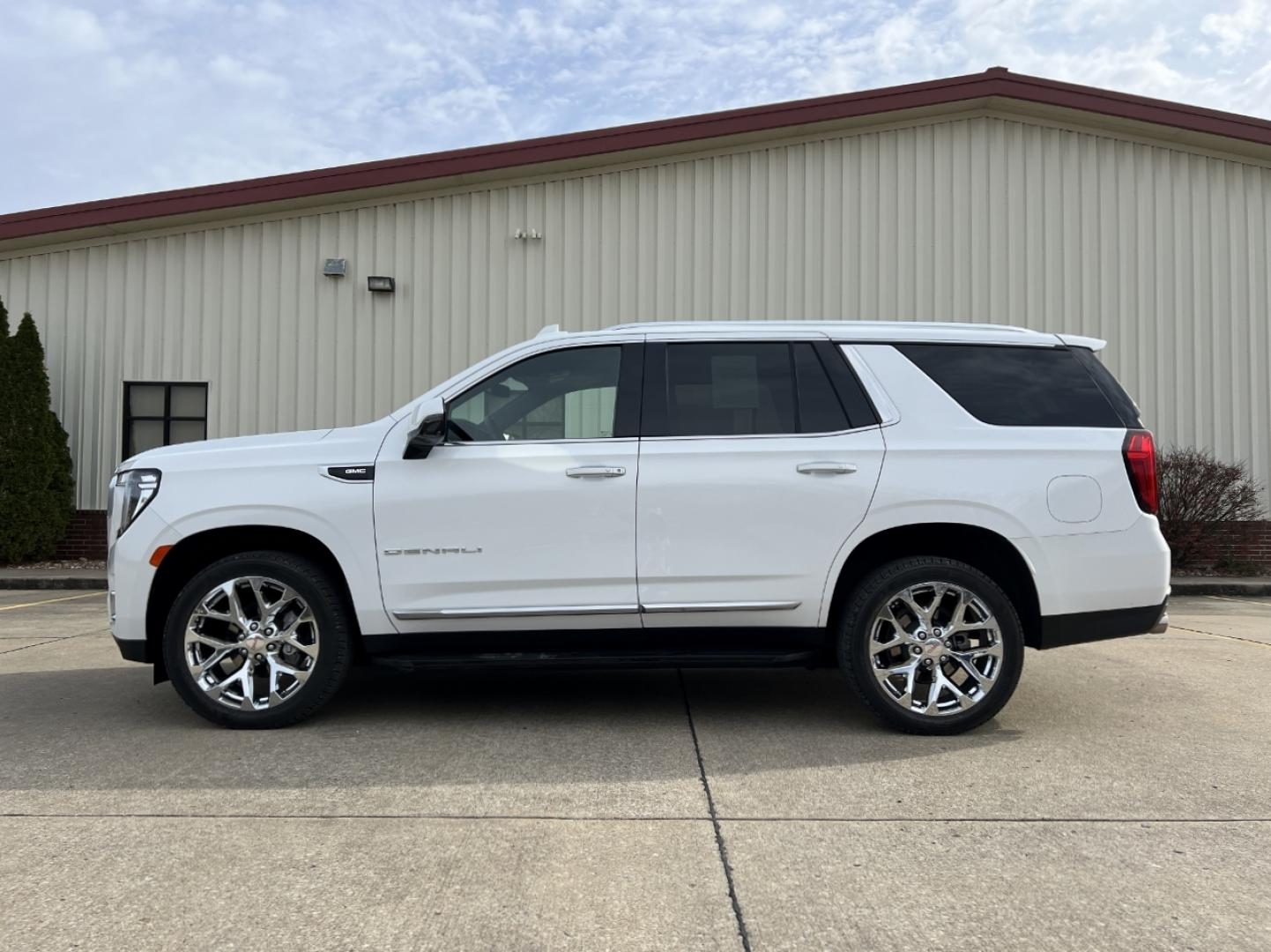 2023 WHITE GMC YUKON DENALI (1GKS2DKL2PR) with an 6.2L engine, Automatic transmission, located at 2990 Old Orchard Rd., Jackson, MO, 63755, 37.354214, -89.612106 - Photo#11