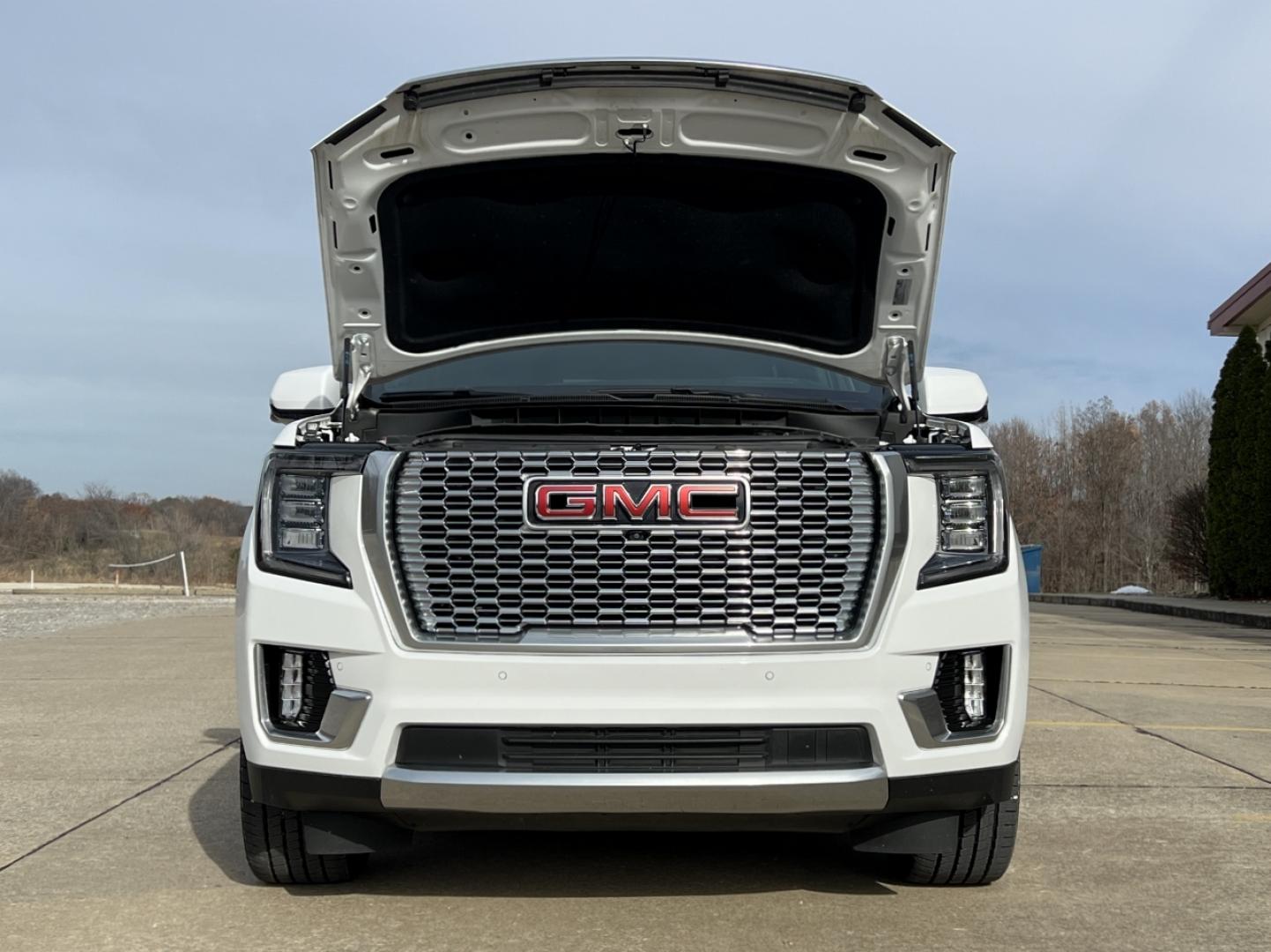 2023 WHITE GMC YUKON DENALI (1GKS2DKL2PR) with an 6.2L engine, Automatic transmission, located at 2990 Old Orchard Rd., Jackson, MO, 63755, 37.354214, -89.612106 - Photo#40