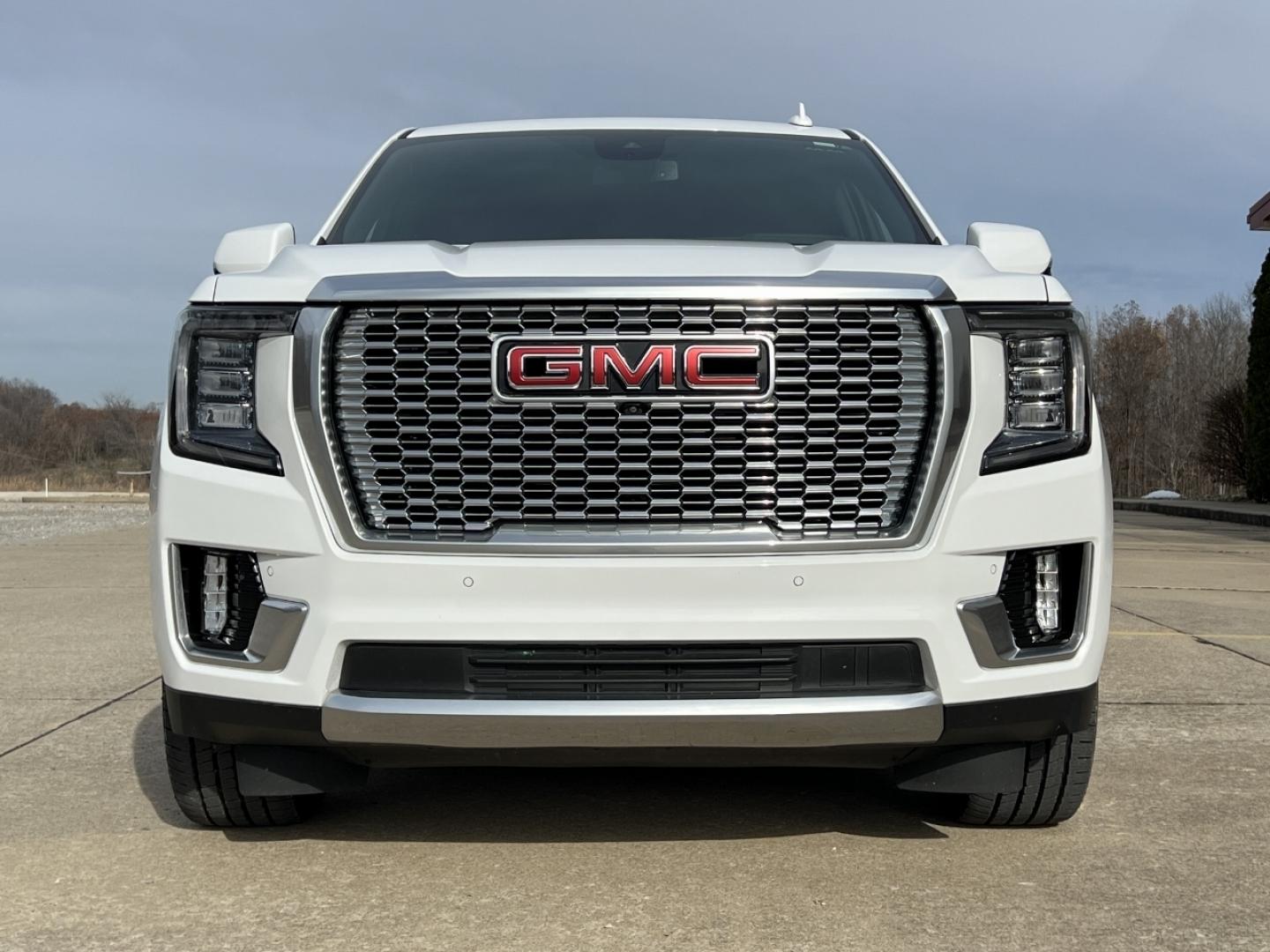 2023 WHITE GMC YUKON DENALI (1GKS2DKL2PR) with an 6.2L engine, Automatic transmission, located at 2990 Old Orchard Rd., Jackson, MO, 63755, 37.354214, -89.612106 - Photo#16