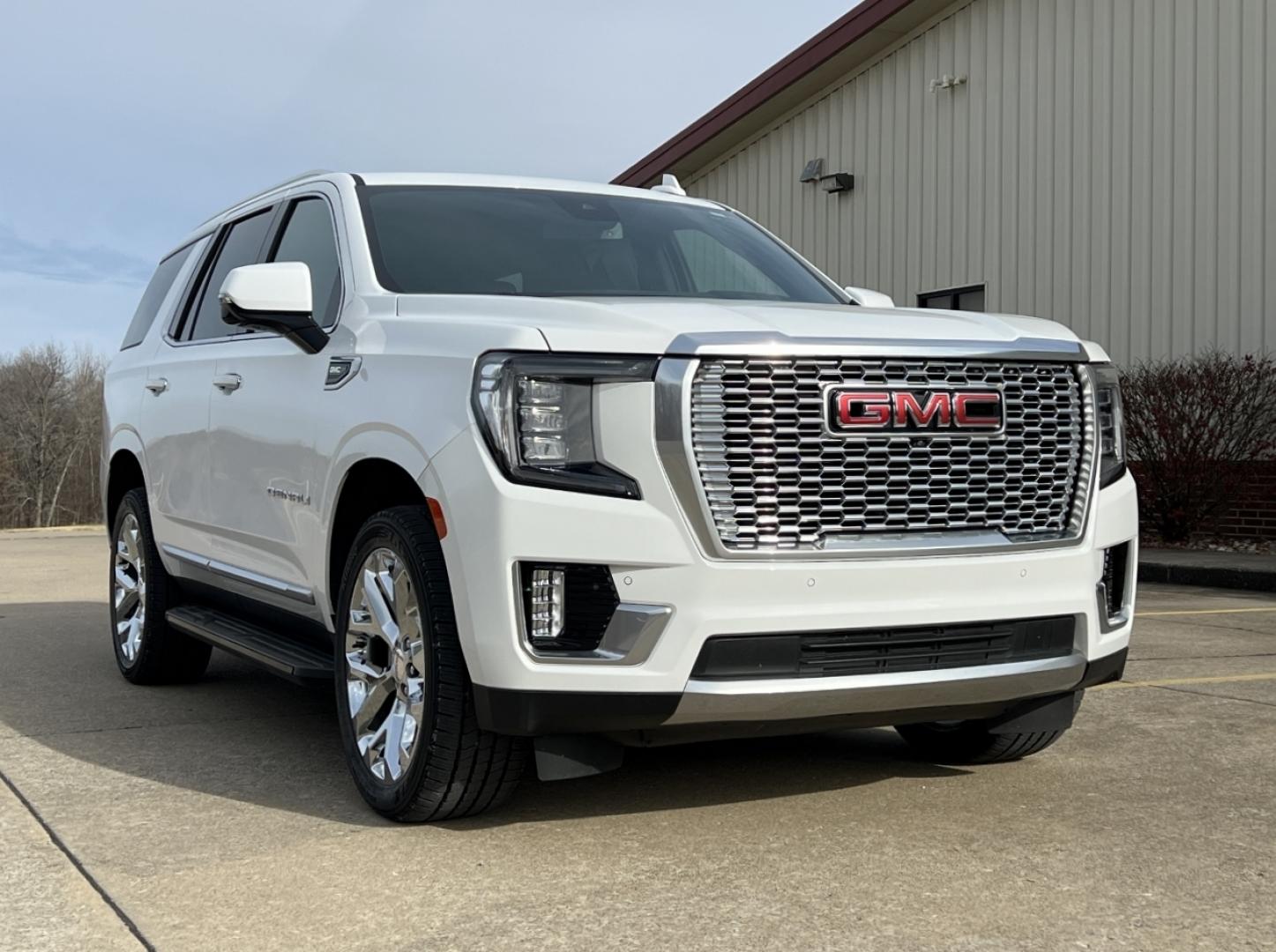 2023 WHITE GMC YUKON DENALI (1GKS2DKL2PR) with an 6.2L engine, Automatic transmission, located at 2990 Old Orchard Rd., Jackson, MO, 63755, 37.354214, -89.612106 - Photo#0