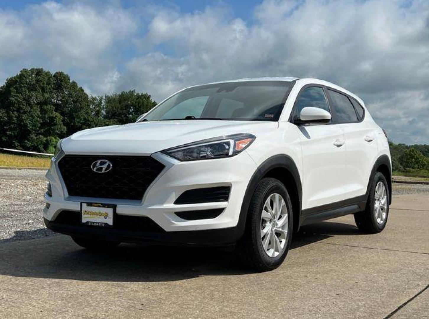 2020 WHITE /Gray HYUNDAI TUCSON SE (KM8J2CA46LU) with an 2.0L engine, Automatic transmission, located at 2990 Old Orchard Rd., Jackson, MO, 63755, 37.354214, -89.612106 - Photo#3