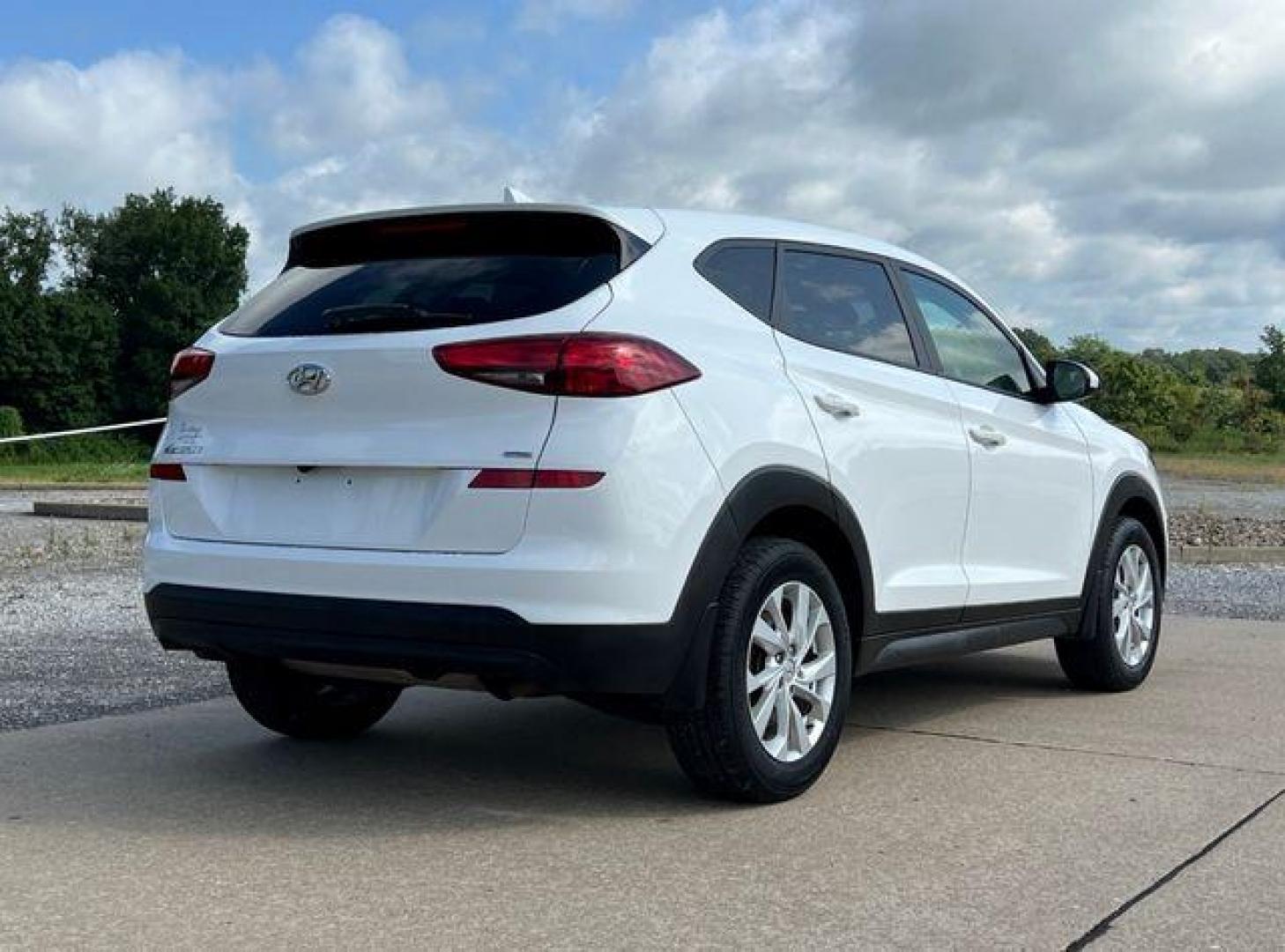 2020 WHITE /Gray HYUNDAI TUCSON SE (KM8J2CA46LU) with an 2.0L engine, Automatic transmission, located at 2990 Old Orchard Rd., Jackson, MO, 63755, 37.354214, -89.612106 - Photo#6