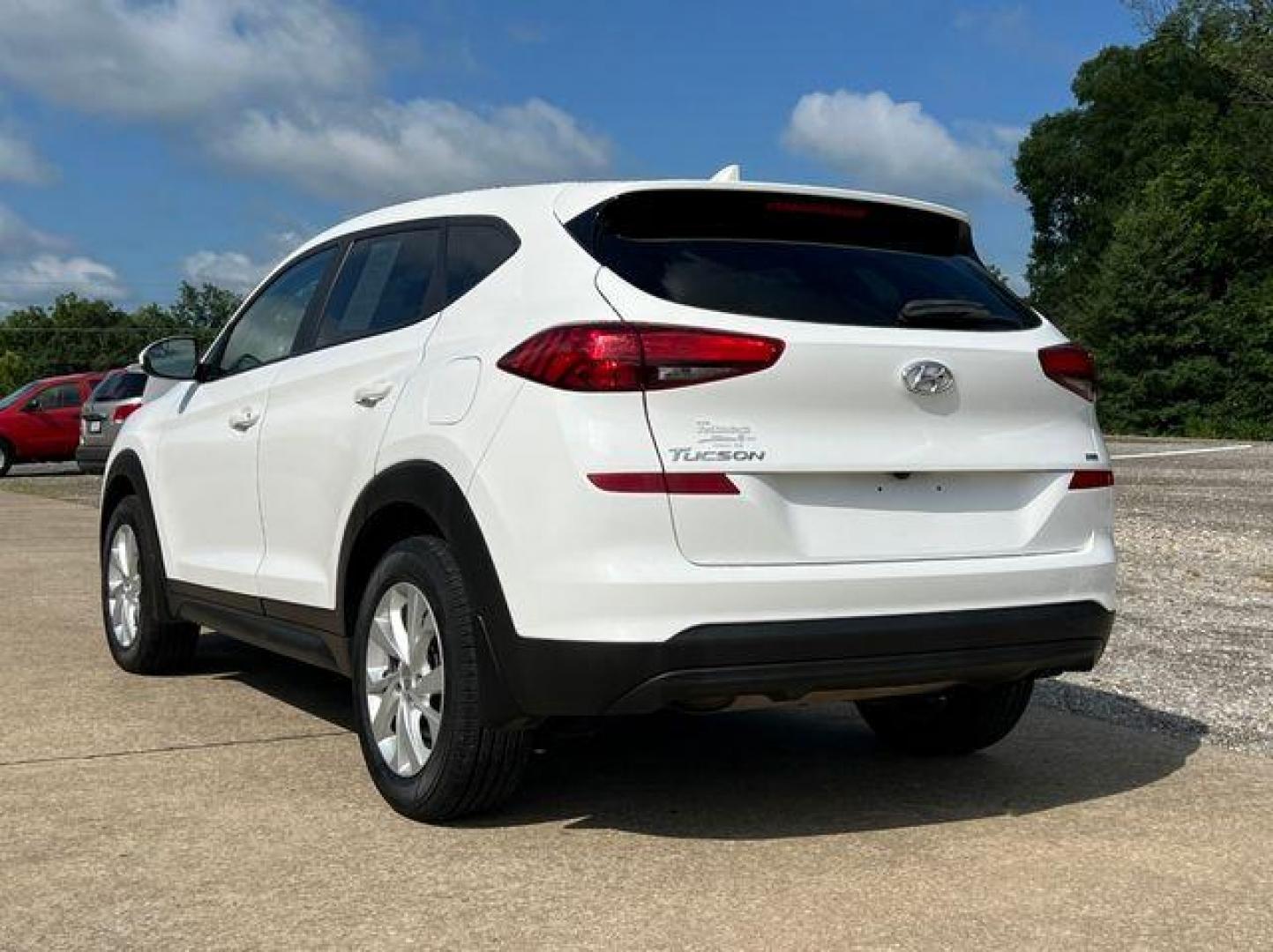 2020 WHITE /Gray HYUNDAI TUCSON SE (KM8J2CA46LU) with an 2.0L engine, Automatic transmission, located at 2990 Old Orchard Rd., Jackson, MO, 63755, 37.354214, -89.612106 - Photo#7