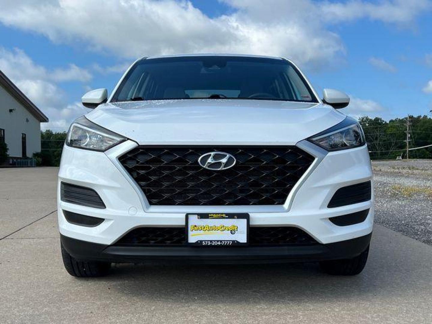 2020 WHITE /Gray HYUNDAI TUCSON SE (KM8J2CA46LU) with an 2.0L engine, Automatic transmission, located at 2990 Old Orchard Rd., Jackson, MO, 63755, 37.354214, -89.612106 - Photo#9