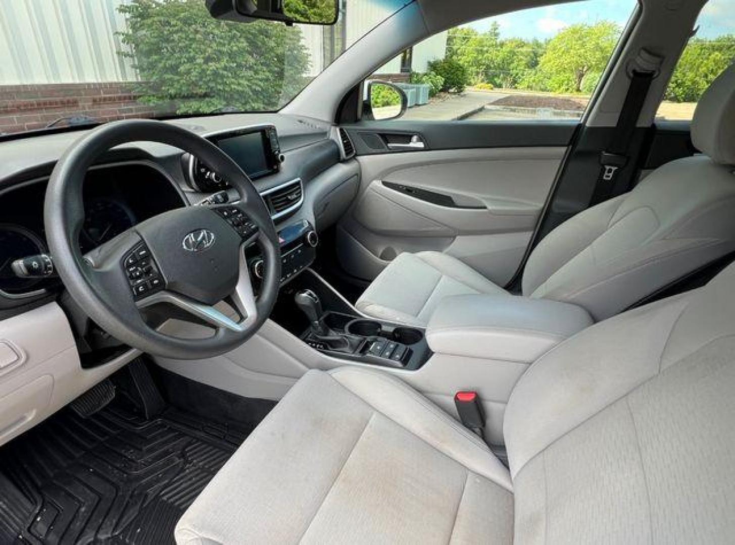 2020 WHITE /Gray HYUNDAI TUCSON SE (KM8J2CA46LU) with an 2.0L engine, Automatic transmission, located at 2990 Old Orchard Rd., Jackson, MO, 63755, 37.354214, -89.612106 - Photo#11