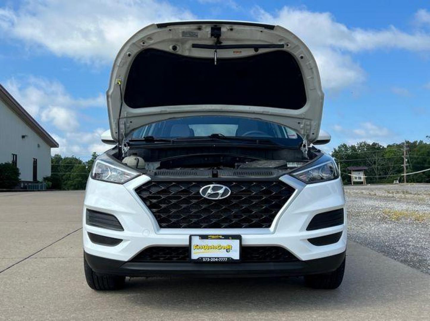 2020 WHITE /Gray HYUNDAI TUCSON SE (KM8J2CA46LU) with an 2.0L engine, Automatic transmission, located at 2990 Old Orchard Rd., Jackson, MO, 63755, 37.354214, -89.612106 - Photo#30