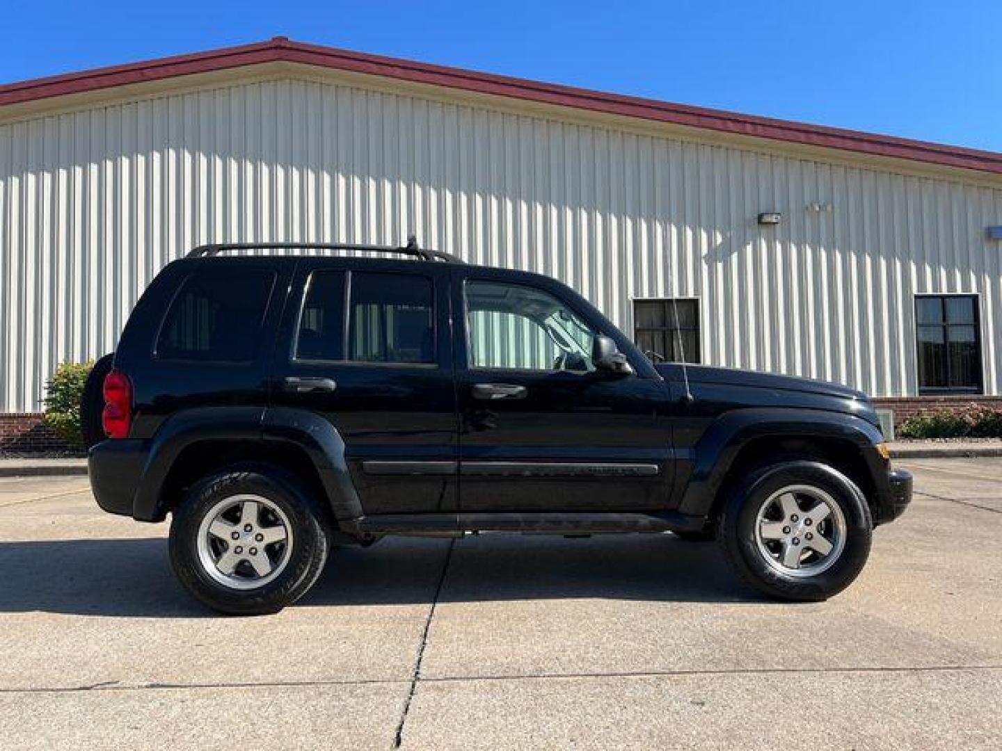 2005 BLACK /Gray JEEP LIBERTY RENEGADE (1J4GL38K55W) with an 3.7L engine, Automatic transmission, located at 2990 Old Orchard Rd., Jackson, MO, 63755, 37.354214, -89.612106 - Photo#6