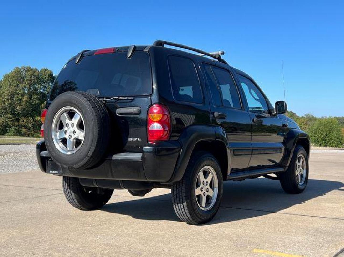 2005 BLACK /Gray JEEP LIBERTY RENEGADE (1J4GL38K55W) with an 3.7L engine, Automatic transmission, located at 2990 Old Orchard Rd., Jackson, MO, 63755, 37.354214, -89.612106 - Photo#7