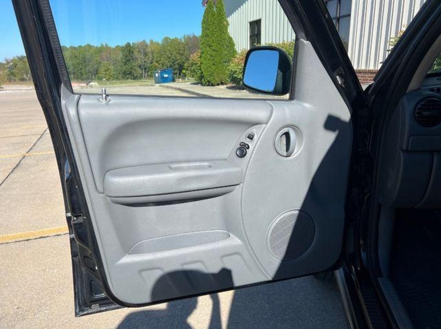 2005 BLACK /Gray JEEP LIBERTY RENEGADE (1J4GL38K55W) with an 3.7L engine, Automatic transmission, located at 2990 Old Orchard Rd., Jackson, MO, 63755, 37.354214, -89.612106 - Photo#11