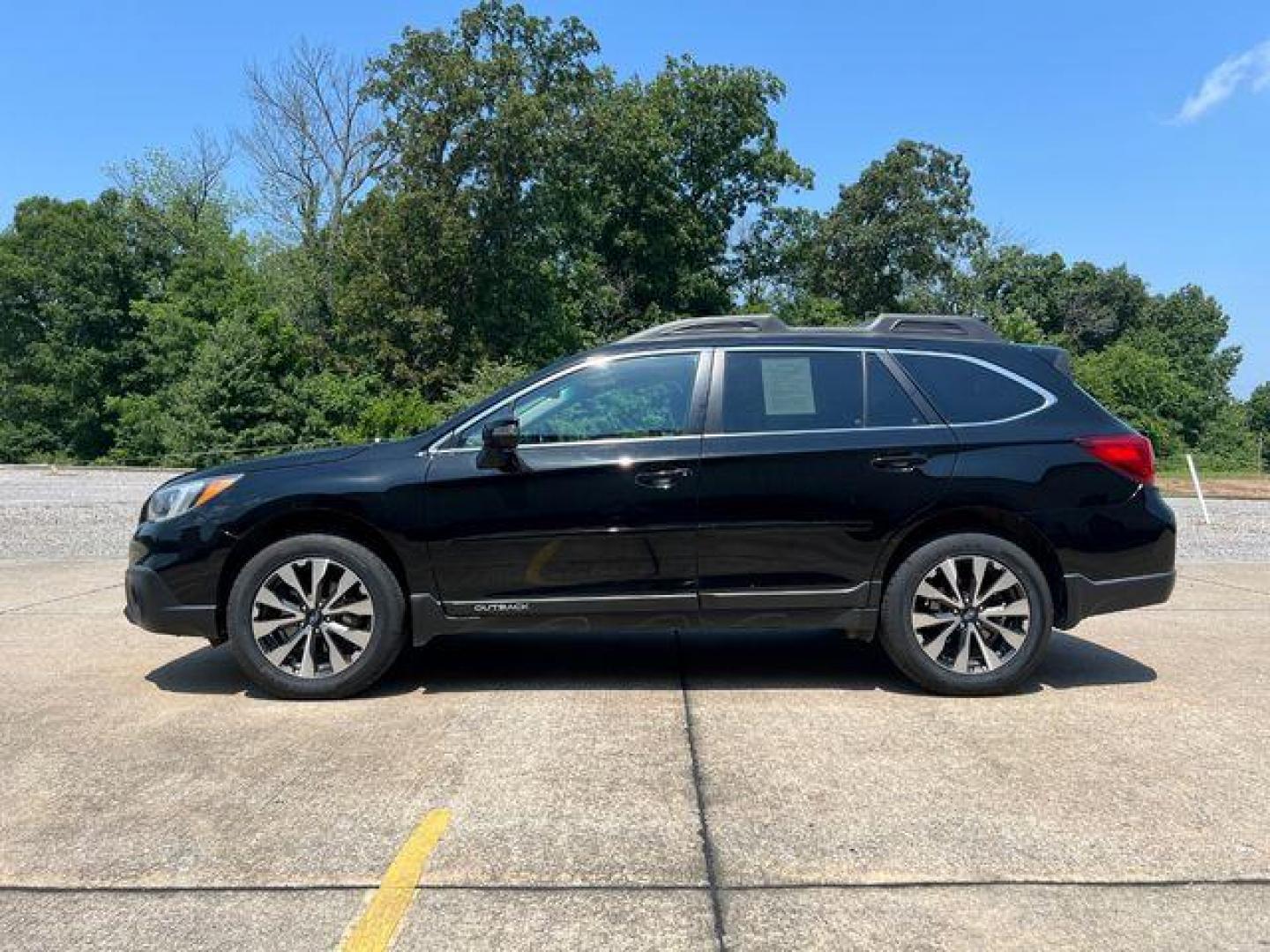 2016 BLACK /Black SUBARU OUTBACK 2.5I LIMITED (4S4BSBNC3G3) with an 2.5L engine, Continuously Variable transmission, located at 2990 Old Orchard Rd., Jackson, MO, 63755, 37.354214, -89.612106 - Photo#9