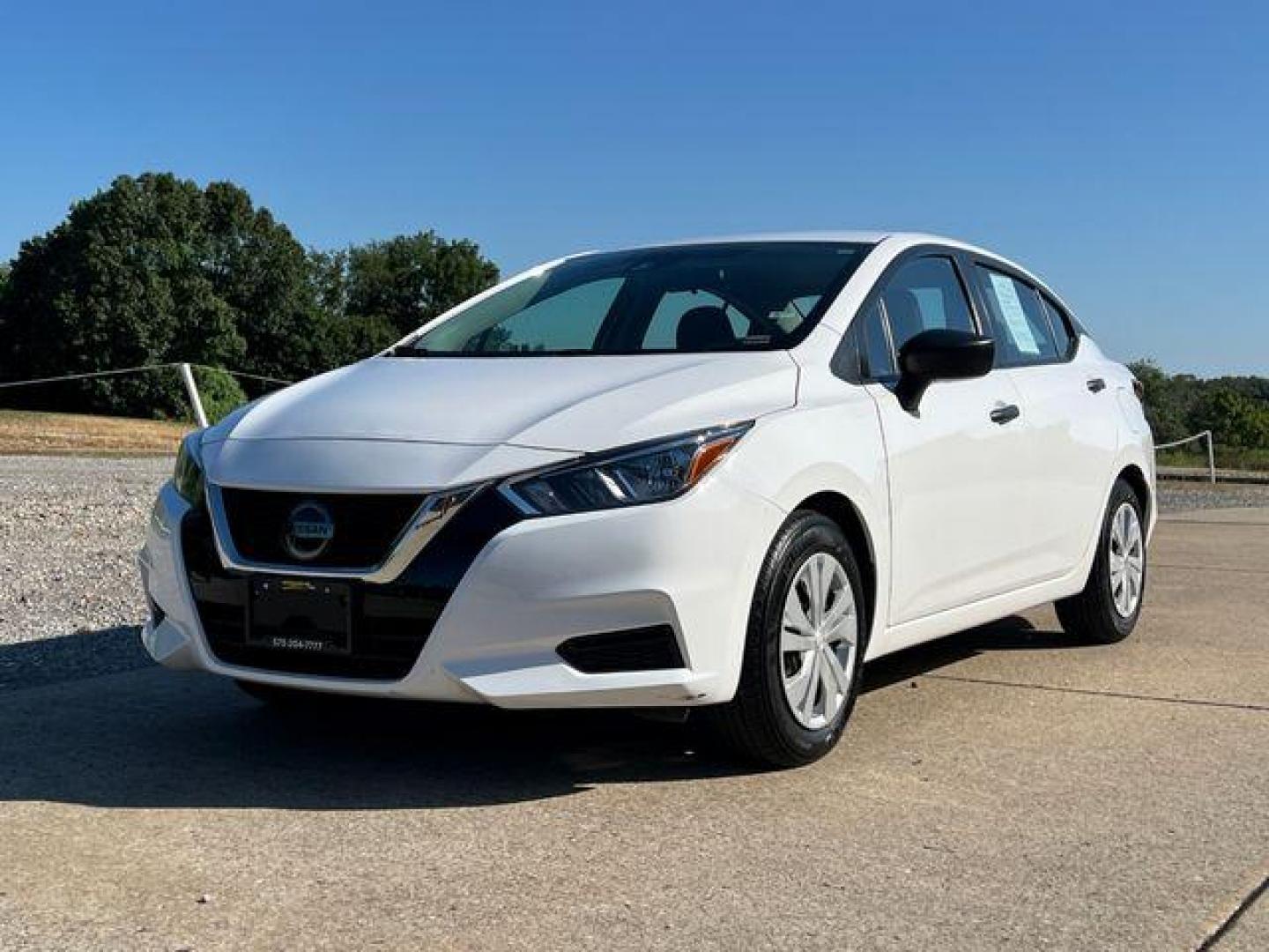 2021 WHITE /Black NISSAN VERSA S (3N1CN8DVXML) with an 1.6L engine, Continuously Variable transmission, located at 2990 Old Orchard Rd., Jackson, MO, 63755, 37.354214, -89.612106 - Photo#3