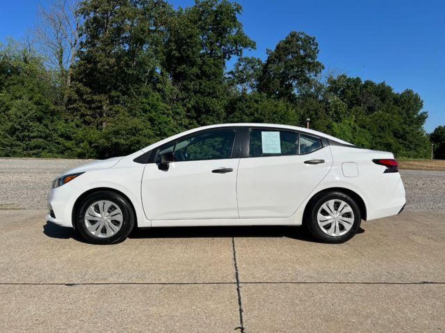 2021 WHITE /Black NISSAN VERSA S (3N1CN8DVXML) with an 1.6L engine, Continuously Variable transmission, located at 2990 Old Orchard Rd., Jackson, MO, 63755, 37.354214, -89.612106 - Photo#4