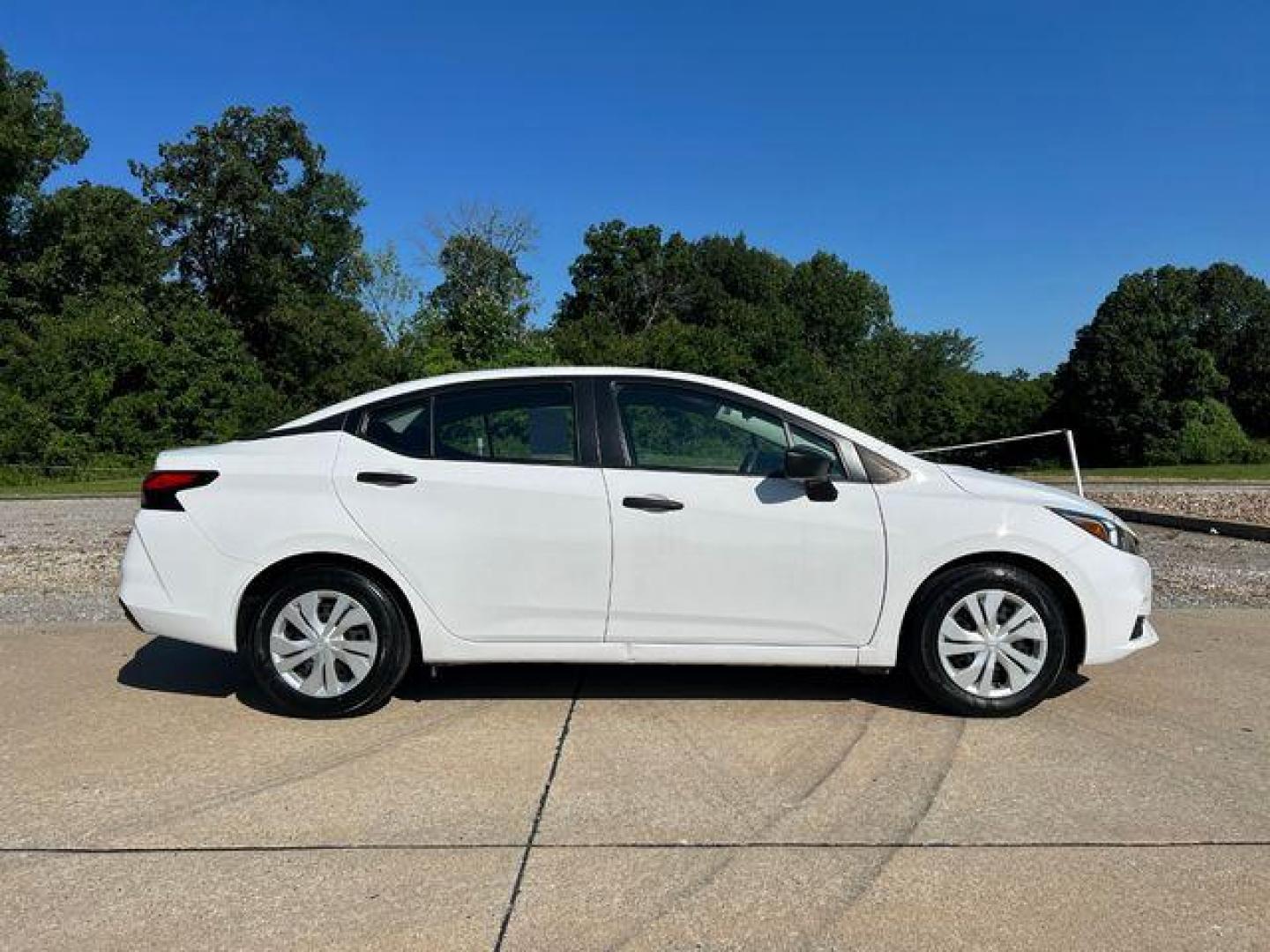 2021 WHITE /Black NISSAN VERSA S (3N1CN8DVXML) with an 1.6L engine, Continuously Variable transmission, located at 2990 Old Orchard Rd., Jackson, MO, 63755, 37.354214, -89.612106 - Photo#5