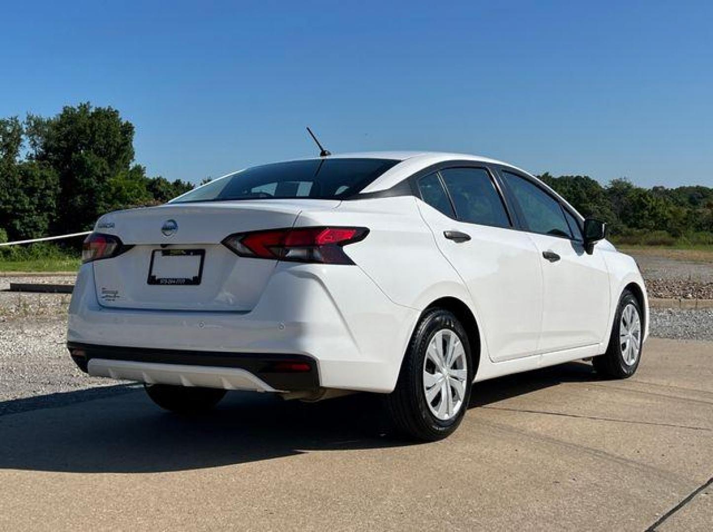 2021 WHITE /Black NISSAN VERSA S (3N1CN8DVXML) with an 1.6L engine, Continuously Variable transmission, located at 2990 Old Orchard Rd., Jackson, MO, 63755, 37.354214, -89.612106 - Photo#6