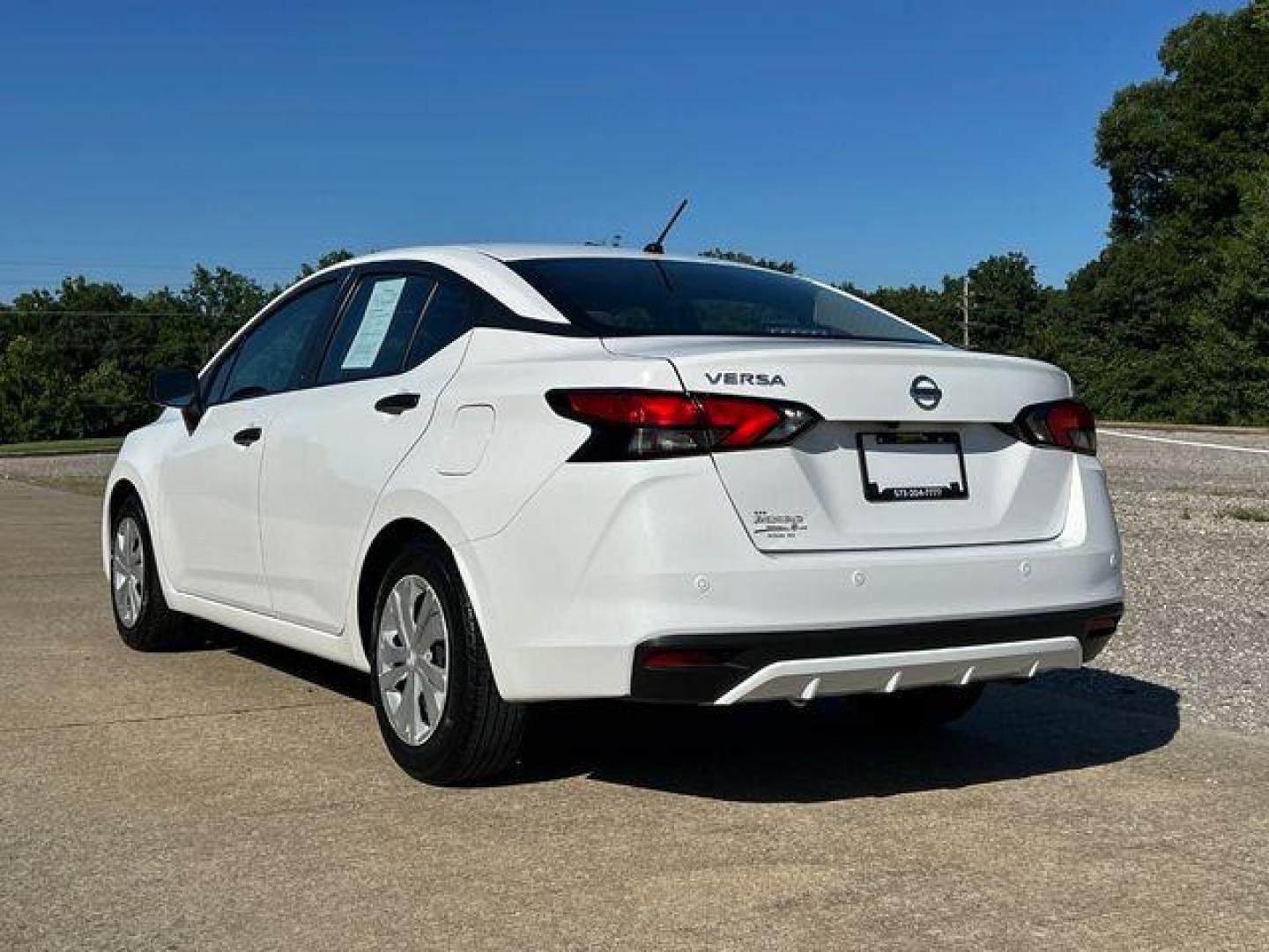 2021 WHITE /Black NISSAN VERSA S (3N1CN8DVXML) with an 1.6L engine, Continuously Variable transmission, located at 2990 Old Orchard Rd., Jackson, MO, 63755, 37.354214, -89.612106 - Photo#7