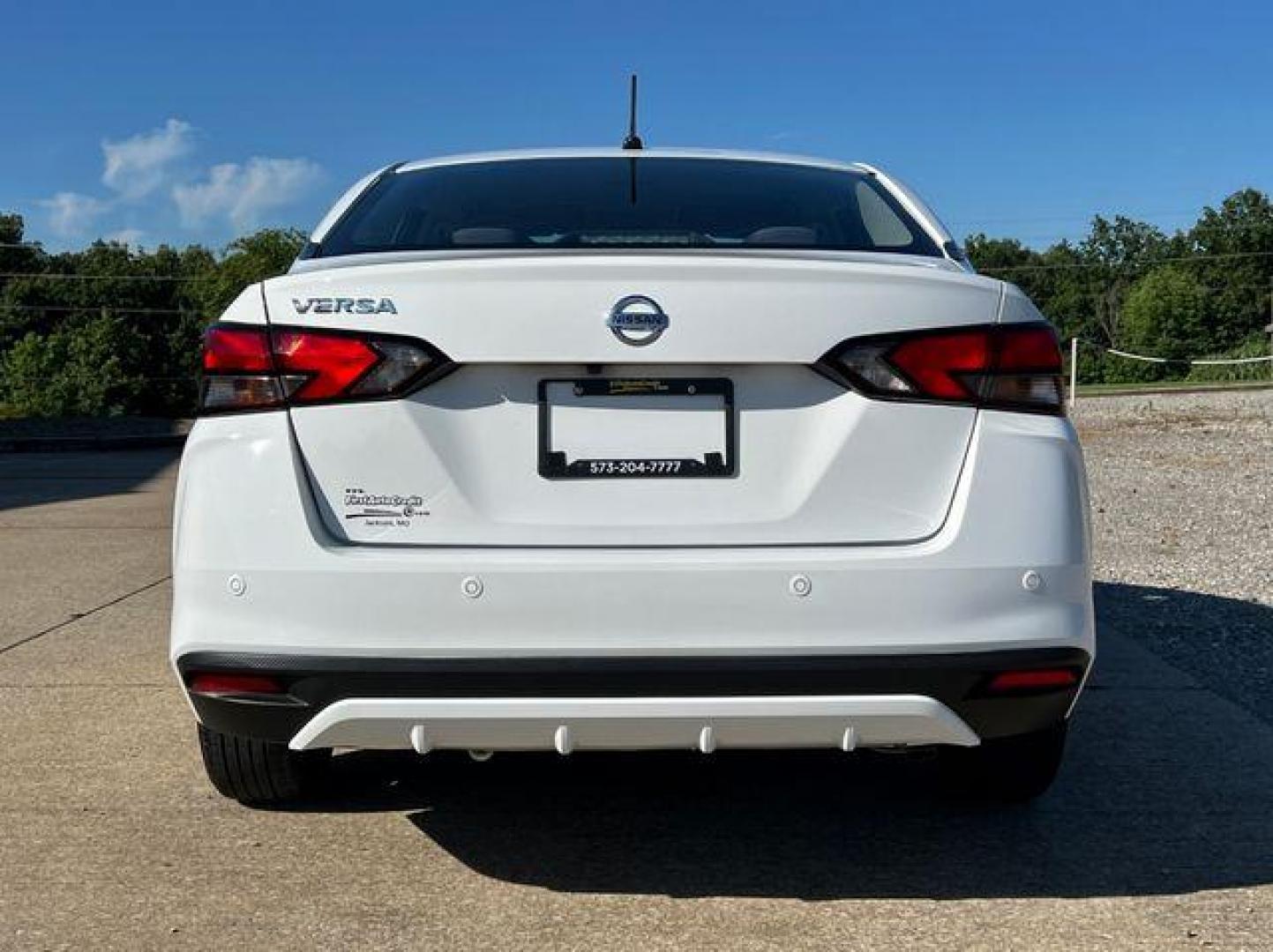 2021 WHITE /Black NISSAN VERSA S (3N1CN8DVXML) with an 1.6L engine, Continuously Variable transmission, located at 2990 Old Orchard Rd., Jackson, MO, 63755, 37.354214, -89.612106 - Photo#8