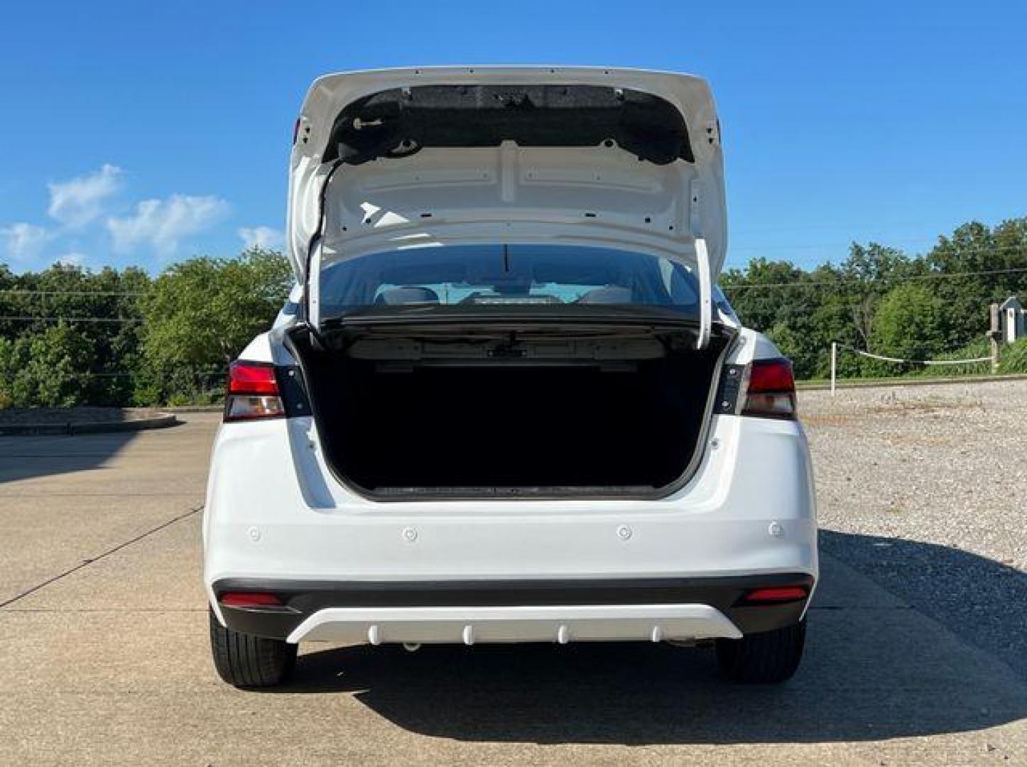 2021 WHITE /Black NISSAN VERSA S (3N1CN8DVXML) with an 1.6L engine, Continuously Variable transmission, located at 2990 Old Orchard Rd., Jackson, MO, 63755, 37.354214, -89.612106 - Photo#18