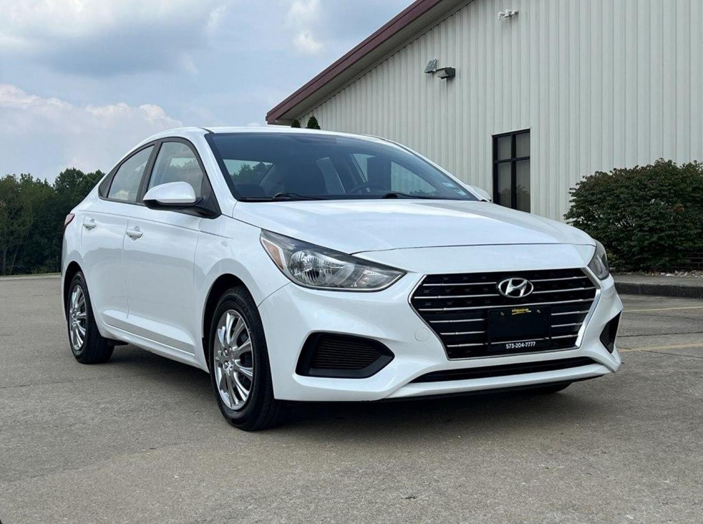 2021 WHITE /Black HYUNDAI ACCENT SE (3KPC24A6XME) with an 1.6L engine, Continuously Variable transmission, located at 2990 Old Orchard Rd., Jackson, MO, 63755, 37.354214, -89.612106 - Photo#0