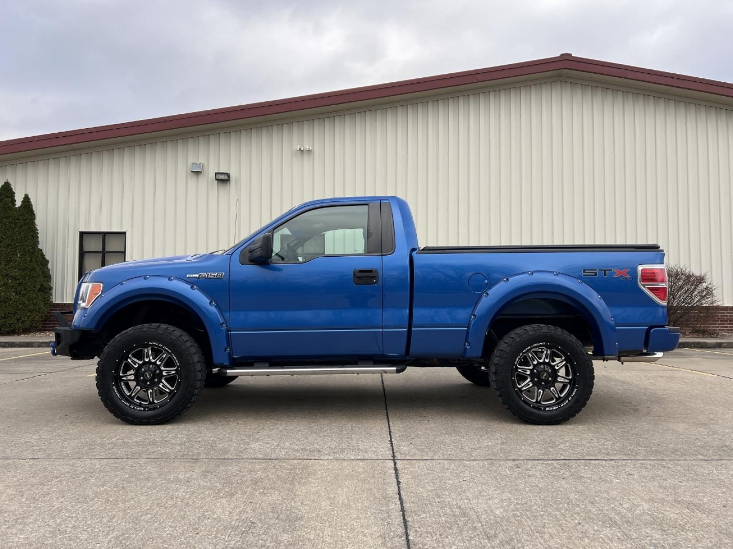 2013 BLUE /Gray Cloth FORD F150 STX (1FTMF1EF7DK) with an 5.0L engine, Automatic transmission, located at 2990 Old Orchard Rd., Jackson, MO, 63755, 37.354214, -89.612106 - Photo#4