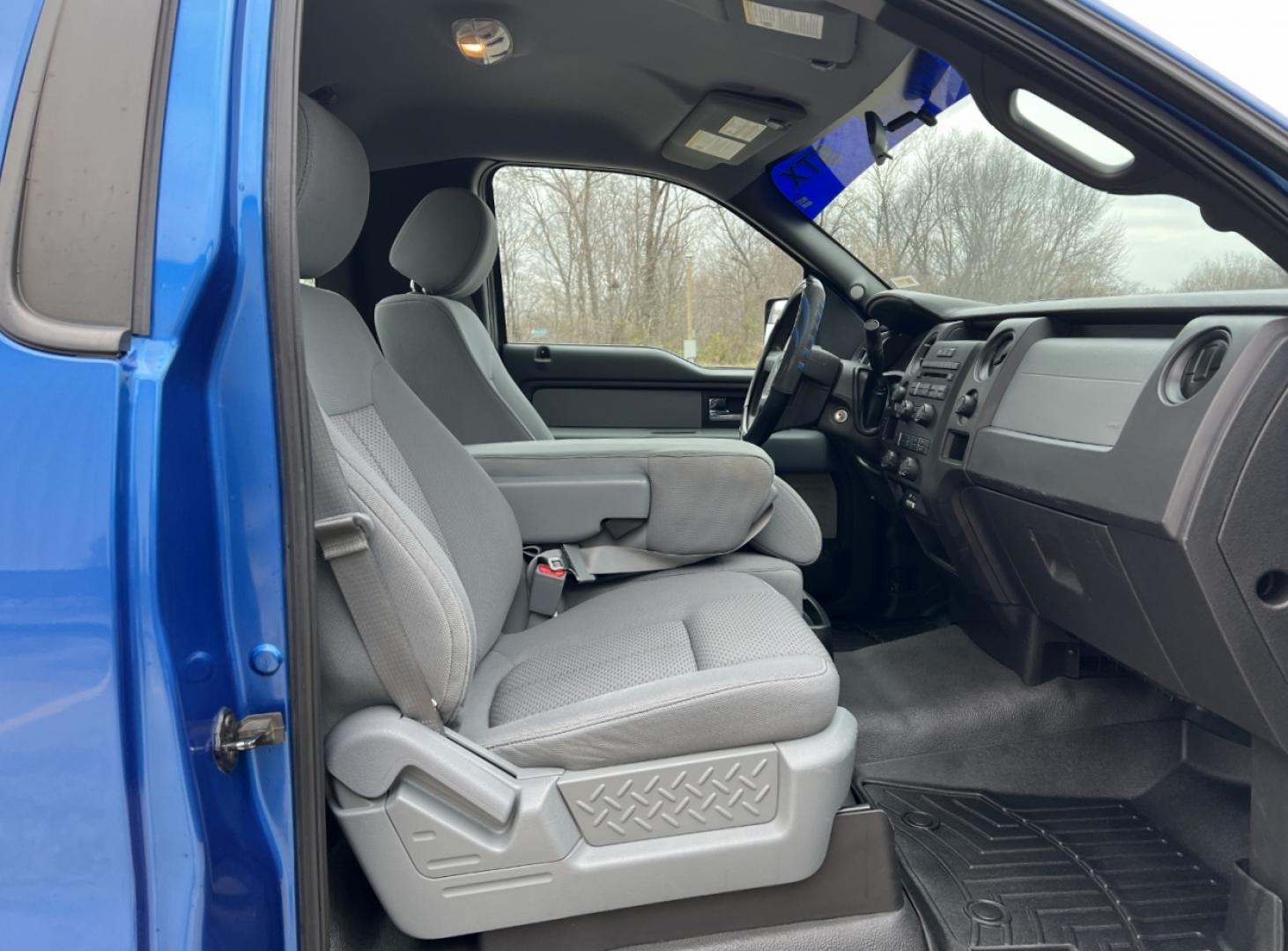 2013 BLUE /Gray Cloth FORD F150 STX (1FTMF1EF7DK) with an 5.0L engine, Automatic transmission, located at 2990 Old Orchard Rd., Jackson, MO, 63755, 37.354214, -89.612106 - Photo#13