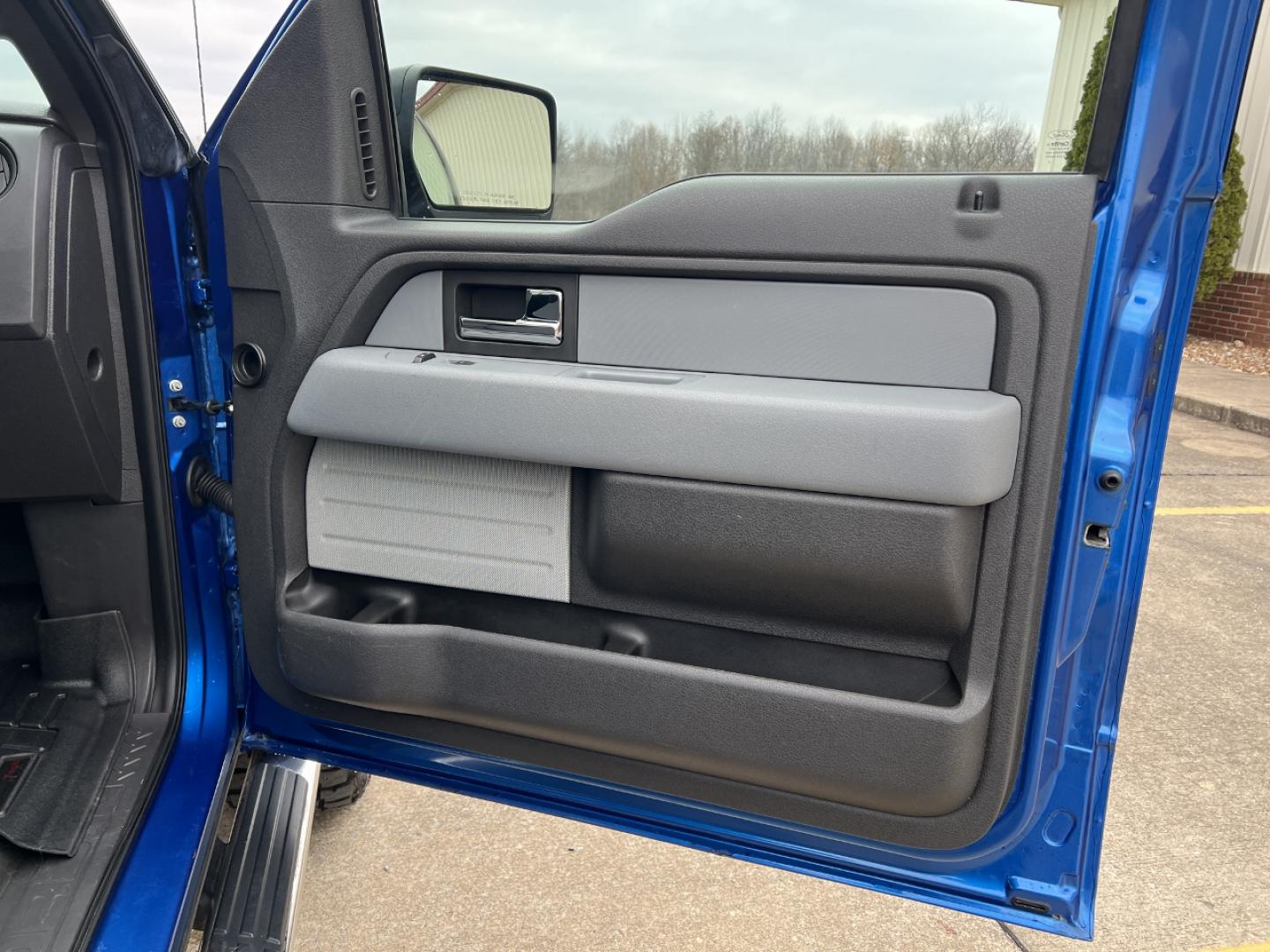 2013 BLUE /Gray Cloth FORD F150 STX (1FTMF1EF7DK) with an 5.0L engine, Automatic transmission, located at 2990 Old Orchard Rd., Jackson, MO, 63755, 37.354214, -89.612106 - Photo#12