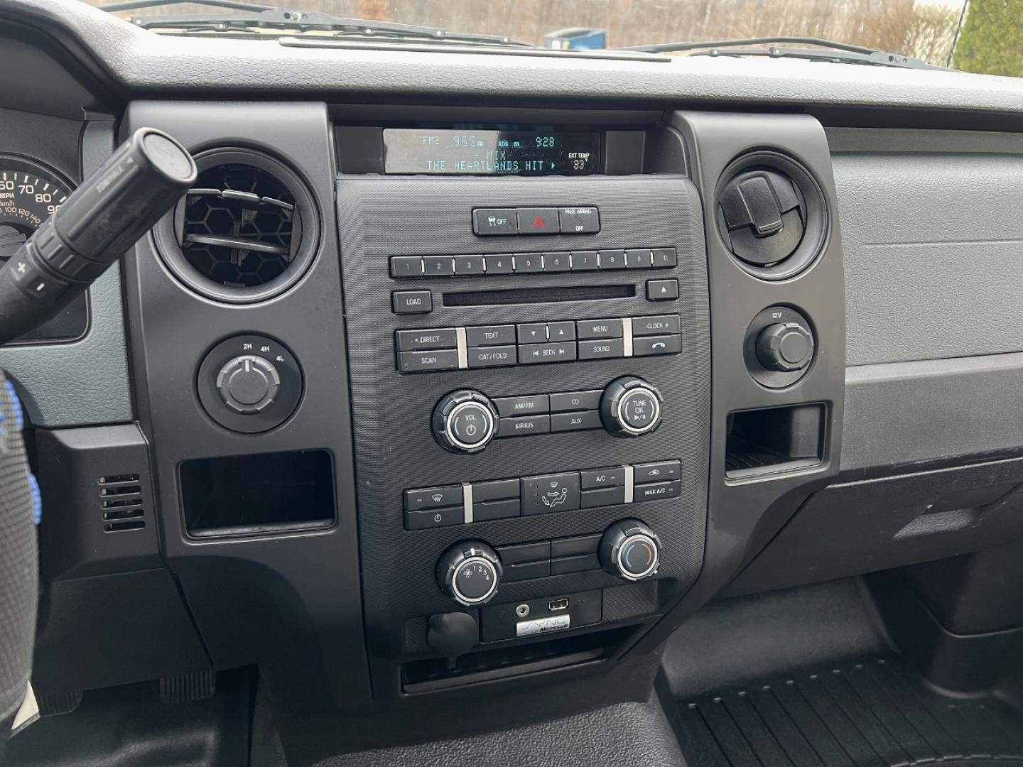 2013 BLUE /Gray Cloth FORD F150 STX (1FTMF1EF7DK) with an 5.0L engine, Automatic transmission, located at 2990 Old Orchard Rd., Jackson, MO, 63755, 37.354214, -89.612106 - Photo#21