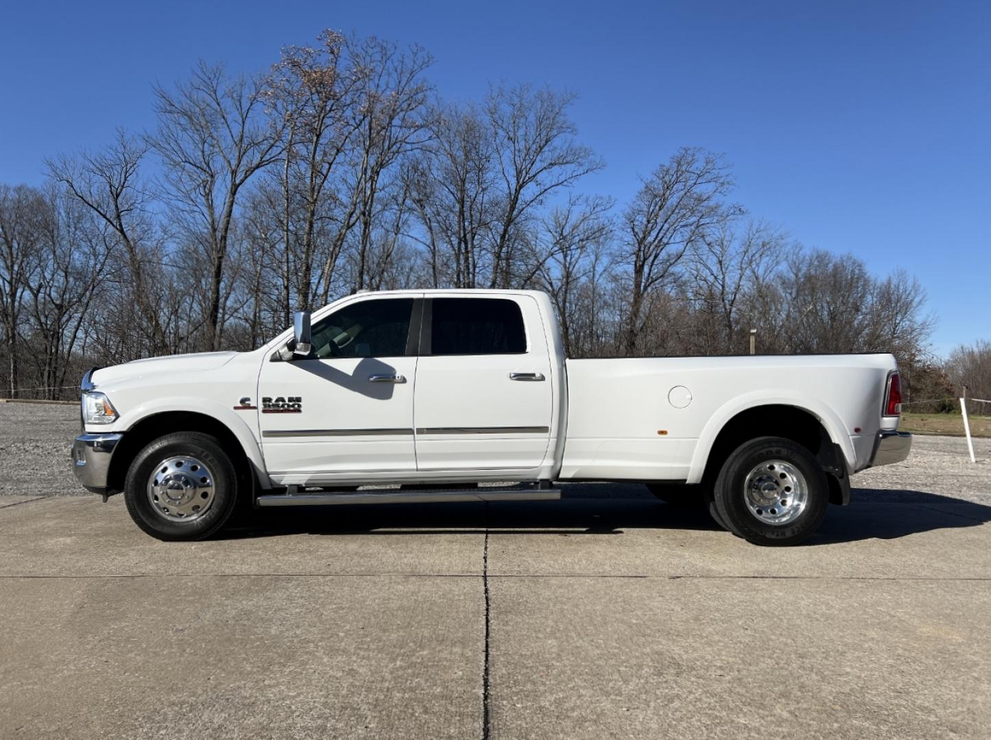 2014 WHITE /Black Leather RAM 3500 LARAMIE (3C63RPJL2EG) with an 6.7L engine, Automatic transmission, located at 2990 Old Orchard Rd., Jackson, MO, 63755, 37.354214, -89.612106 - Photo#9