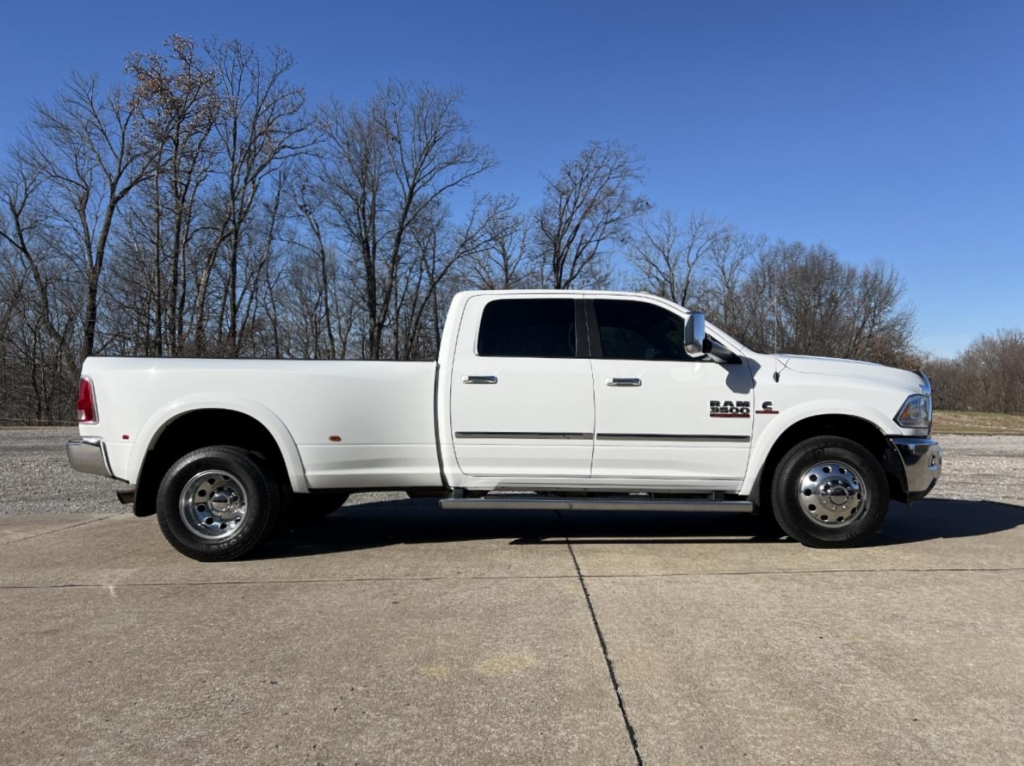 2014 WHITE /Black Leather RAM 3500 LARAMIE (3C63RPJL2EG) with an 6.7L engine, Automatic transmission, located at 2990 Old Orchard Rd., Jackson, MO, 63755, 37.354214, -89.612106 - Photo#10