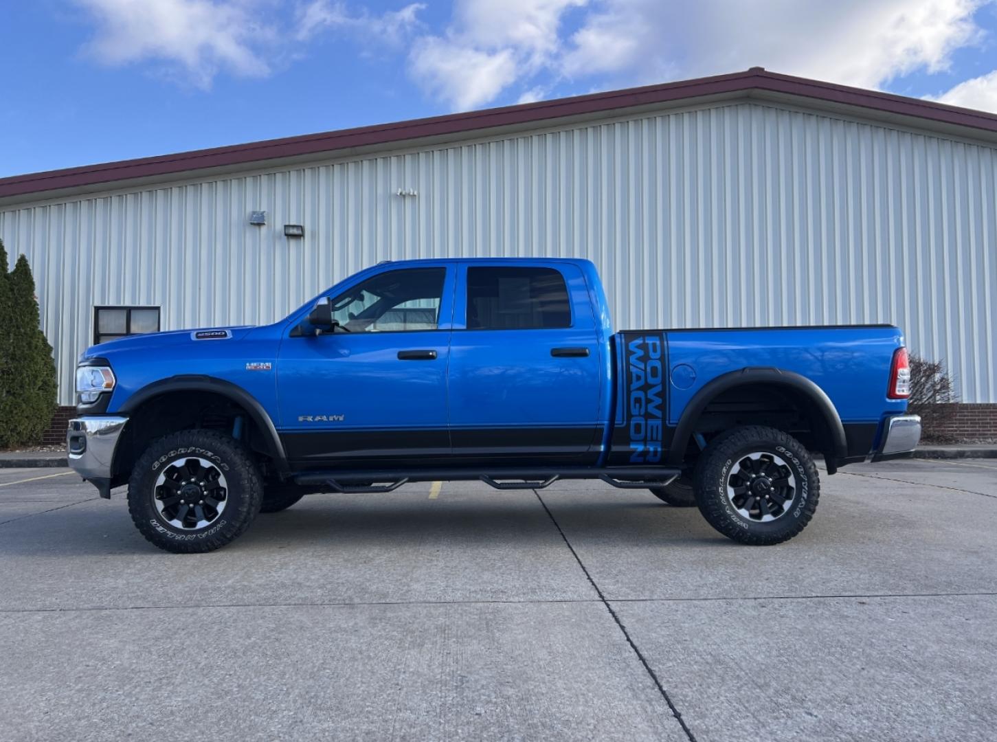 2021 BLUE /Gray Leather RAM 2500 TRADESMAN (3C6TR5CJ1MG) with an 6.4L engine, Automatic transmission, located at 2990 Old Orchard Rd., Jackson, MO, 63755, 37.354214, -89.612106 - Photo#5