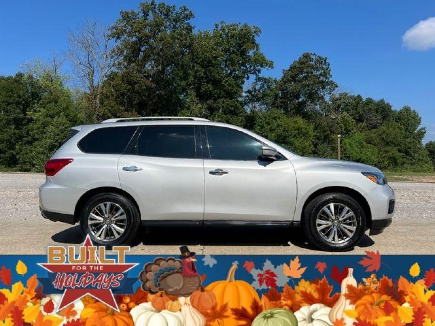 2018 SILVER /Black NISSAN PATHFINDER SL (5N1DR2MN1JC) with an 3.5L engine, Continuously Variable transmission, located at 2990 Old Orchard Rd., Jackson, MO, 63755, 37.354214, -89.612106 - Photo#10