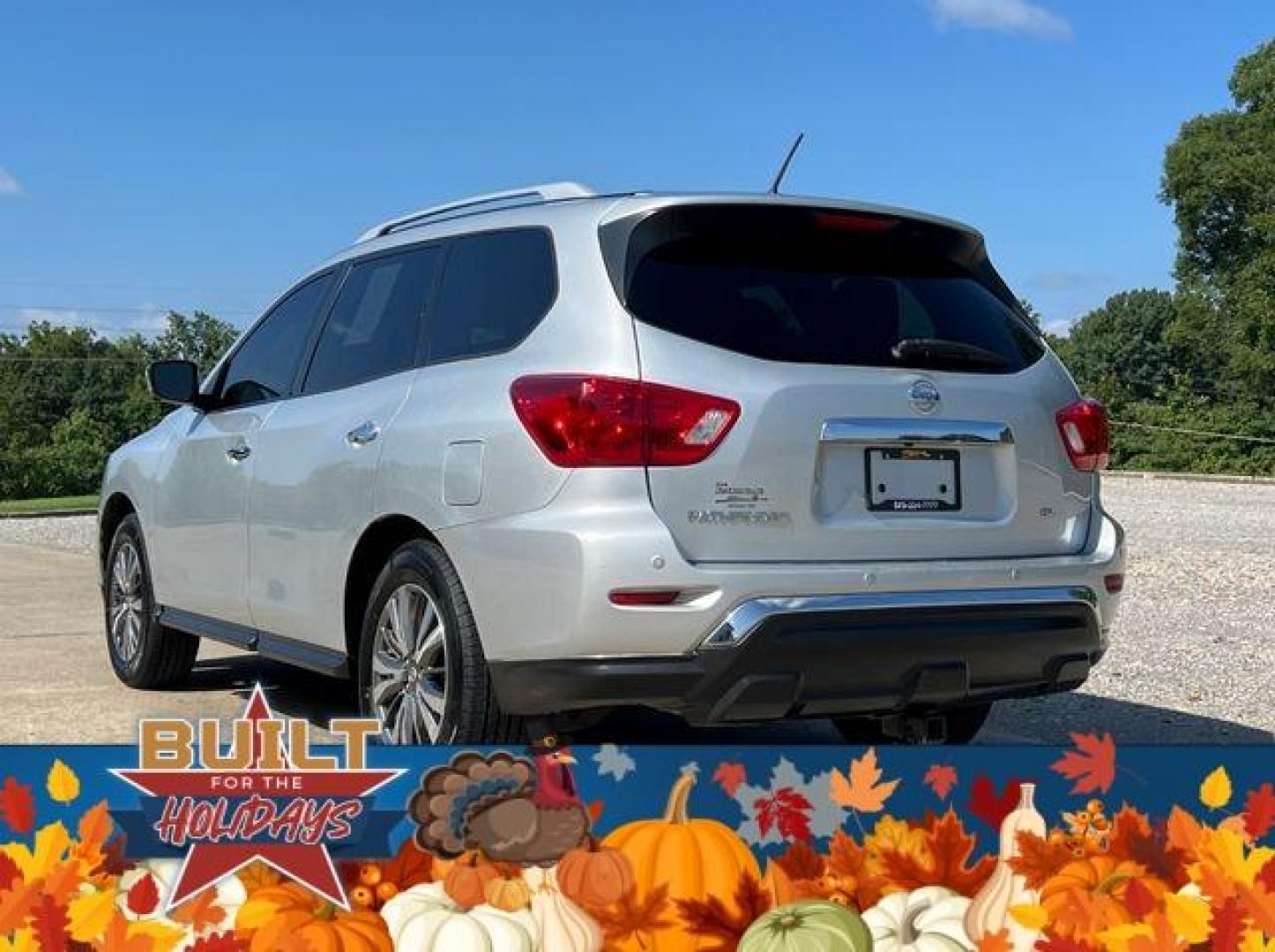 2018 SILVER /Black NISSAN PATHFINDER SL (5N1DR2MN1JC) with an 3.5L engine, Continuously Variable transmission, located at 2990 Old Orchard Rd., Jackson, MO, 63755, 37.354214, -89.612106 - Photo#12