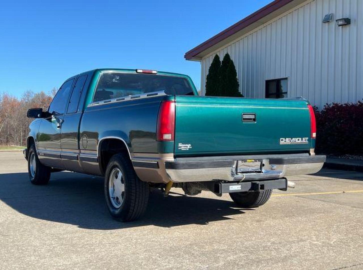 1998 GREEN /Tan CHEVROLET GMT-400 C1500 (1GCEC19RXWR) with an 5.7L engine, Automatic transmission, located at 2990 Old Orchard Rd., Jackson, MO, 63755, 37.354214, -89.612106 - Photo#6