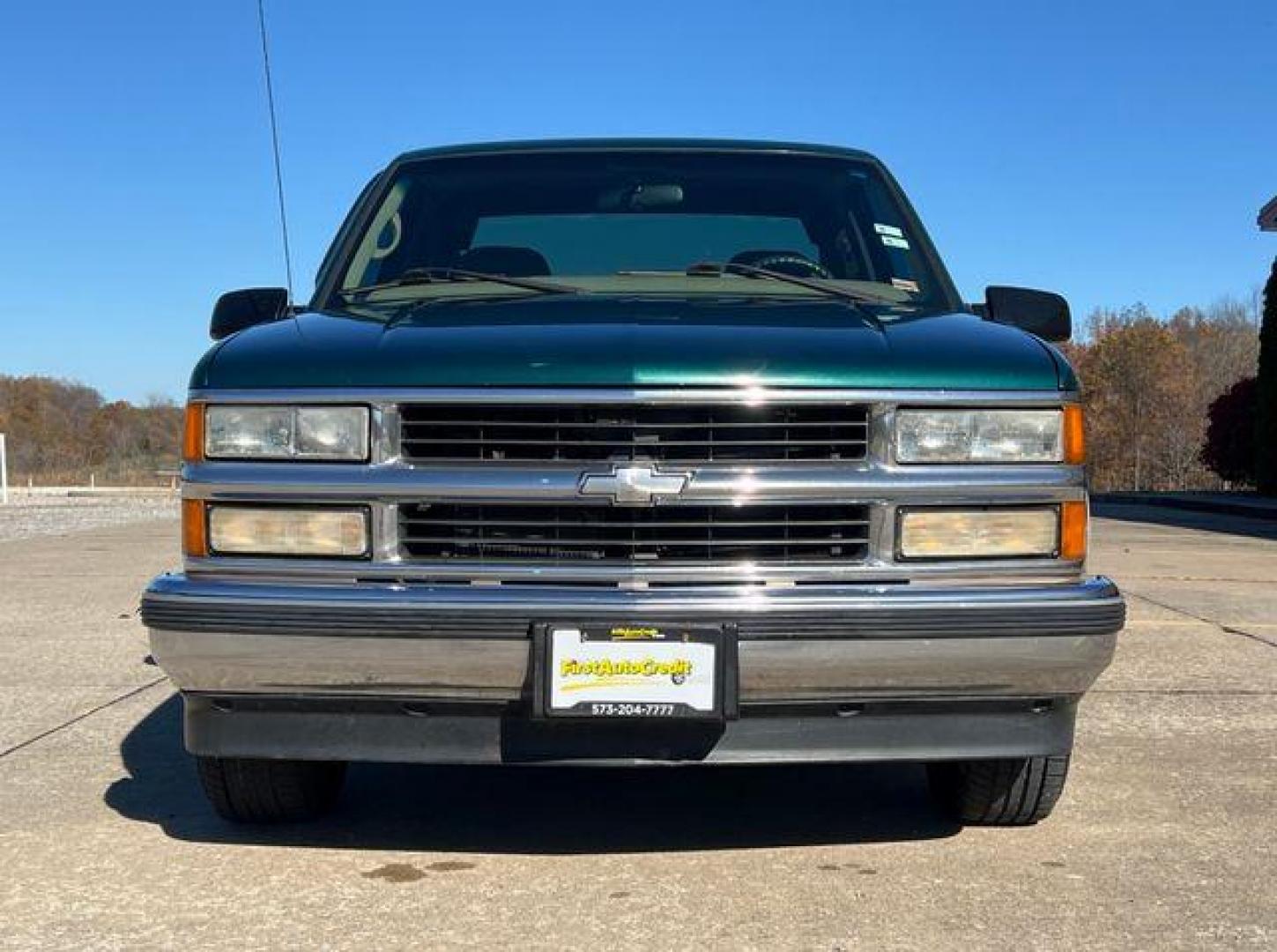 1998 GREEN /Tan CHEVROLET GMT-400 C1500 (1GCEC19RXWR) with an 5.7L engine, Automatic transmission, located at 2990 Old Orchard Rd., Jackson, MO, 63755, 37.354214, -89.612106 - Photo#8