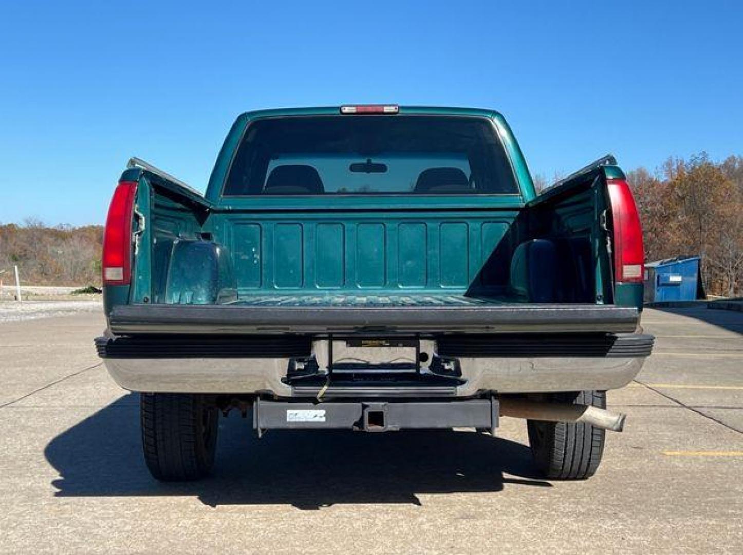 1998 GREEN /Tan CHEVROLET GMT-400 C1500 (1GCEC19RXWR) with an 5.7L engine, Automatic transmission, located at 2990 Old Orchard Rd., Jackson, MO, 63755, 37.354214, -89.612106 - Photo#15